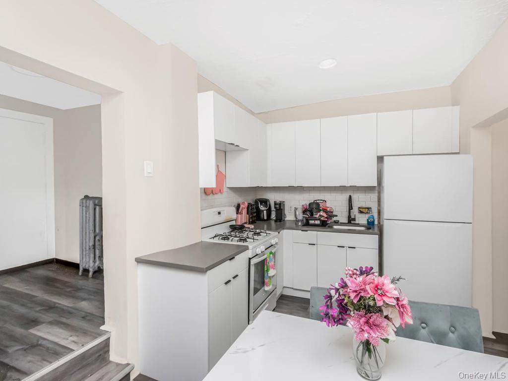 4th image of 865 E 215Th St, New York, NY 10467 | MLS# 1032757