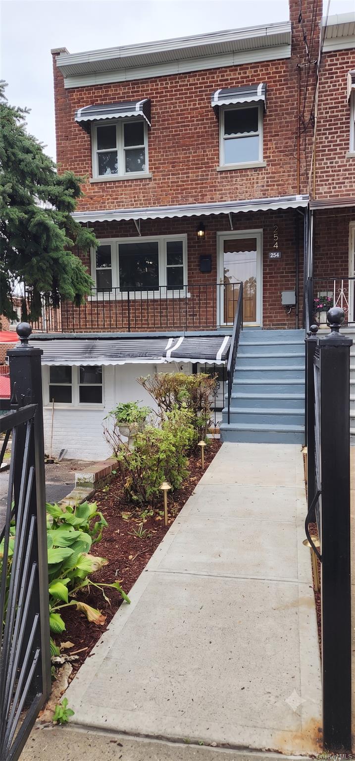 1st image of 954 E 212th St, New York, NY 10469 | MLS# 1032827