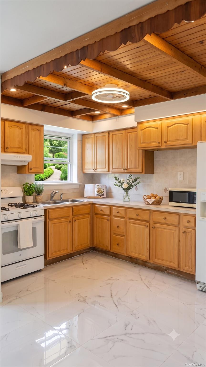 3rd image of 954 E 212Th St, New York, NY 10469 | MLS# 1032827