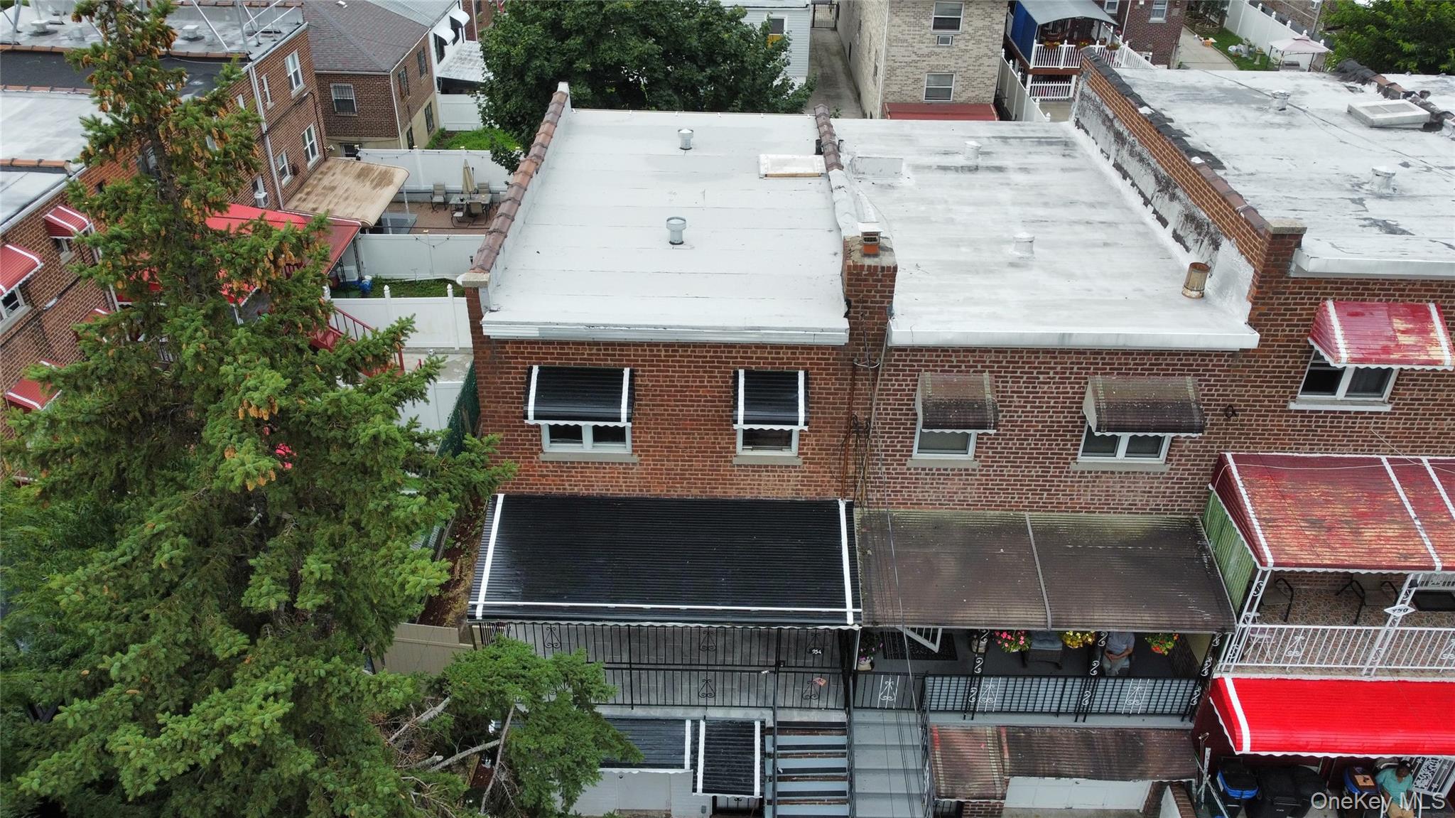 2nd image of 954 E 212th St, New York, NY 10469 | MLS# 1032827