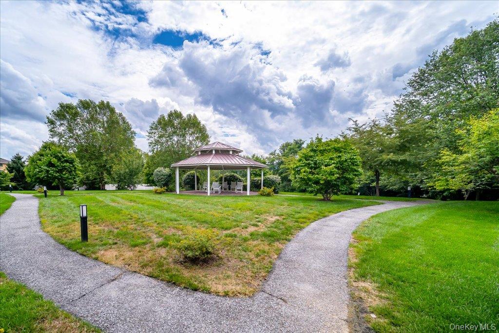 2nd image of 732 Regency Dr, Fishkill, NY 12524