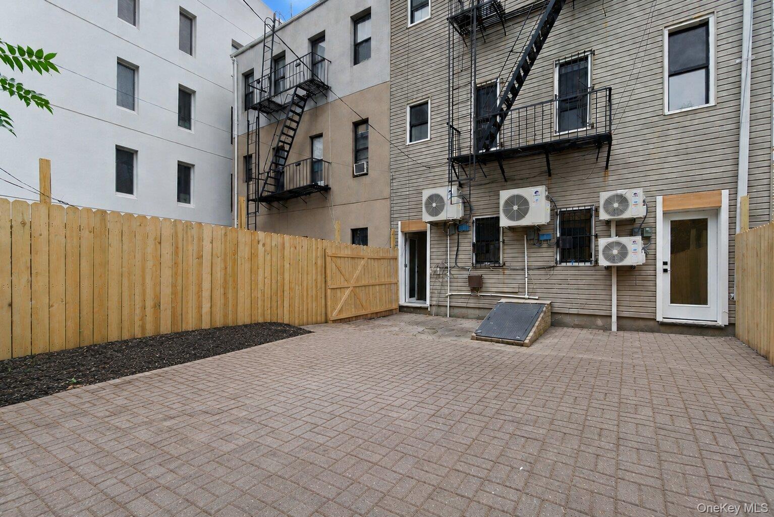 2nd image of 124 Grv St, New York, NY 11221