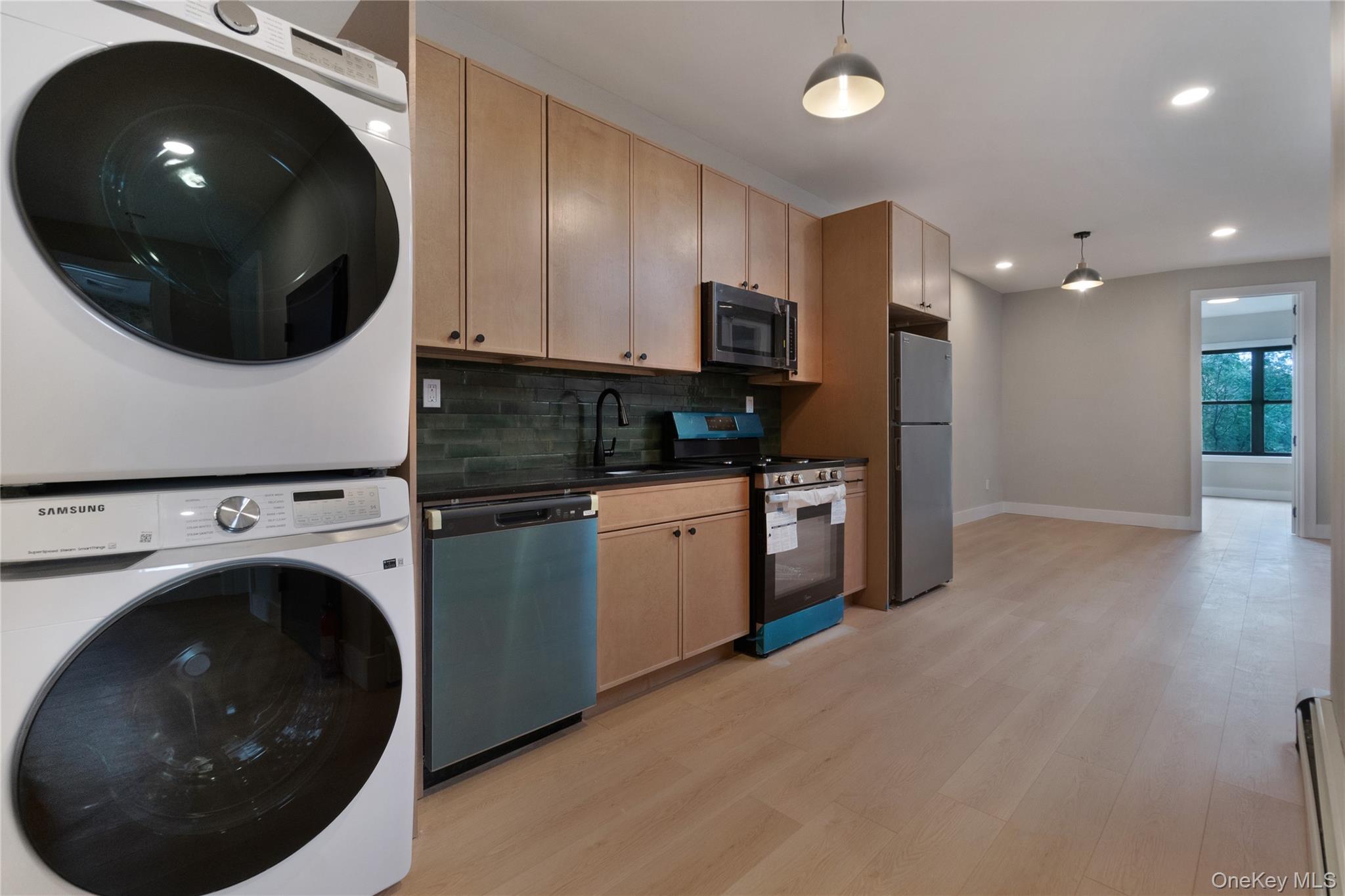 4th image of 124 Grove St, New York, NY 11221 | MLS# 1032946