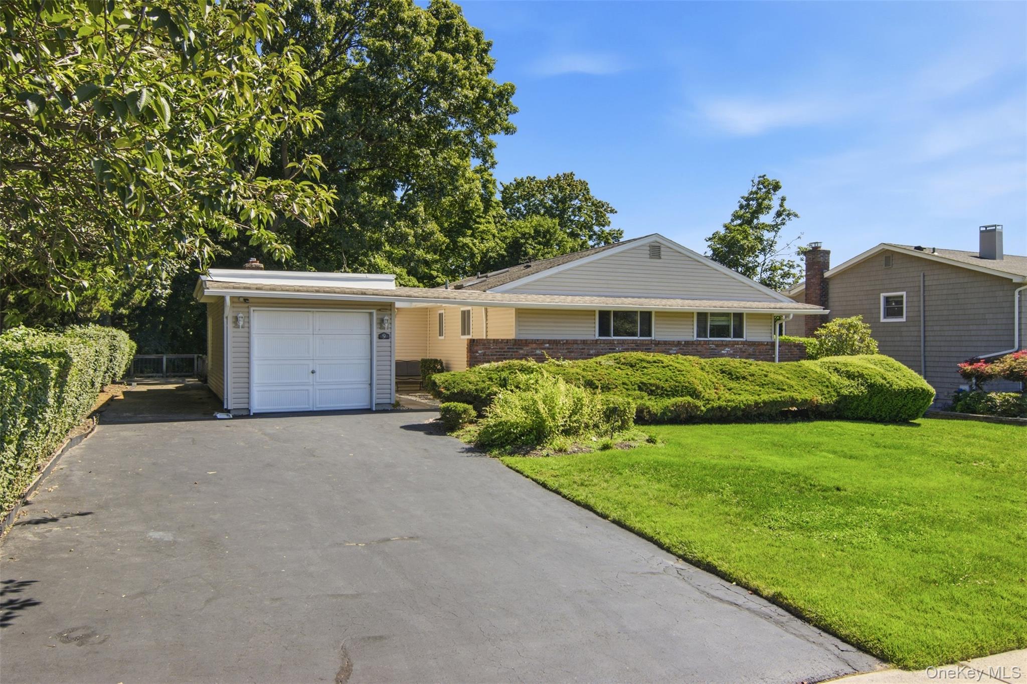 2nd image of 9 Bowman Ln, Smithtown, NY 11754 | MLS# 1032953
