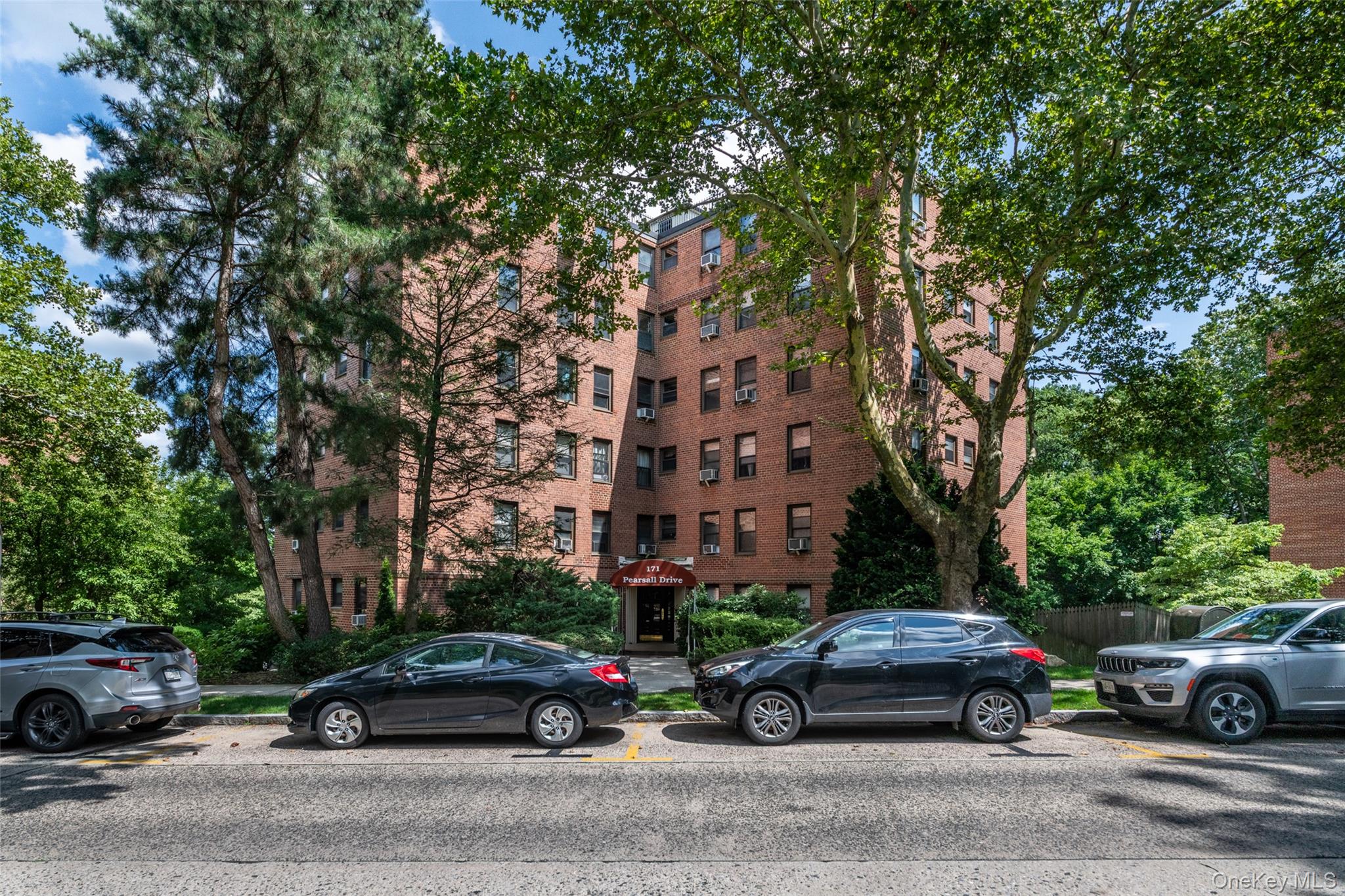3rd image of 171 Pearsall Dr, Mount Vernon, NY 10550