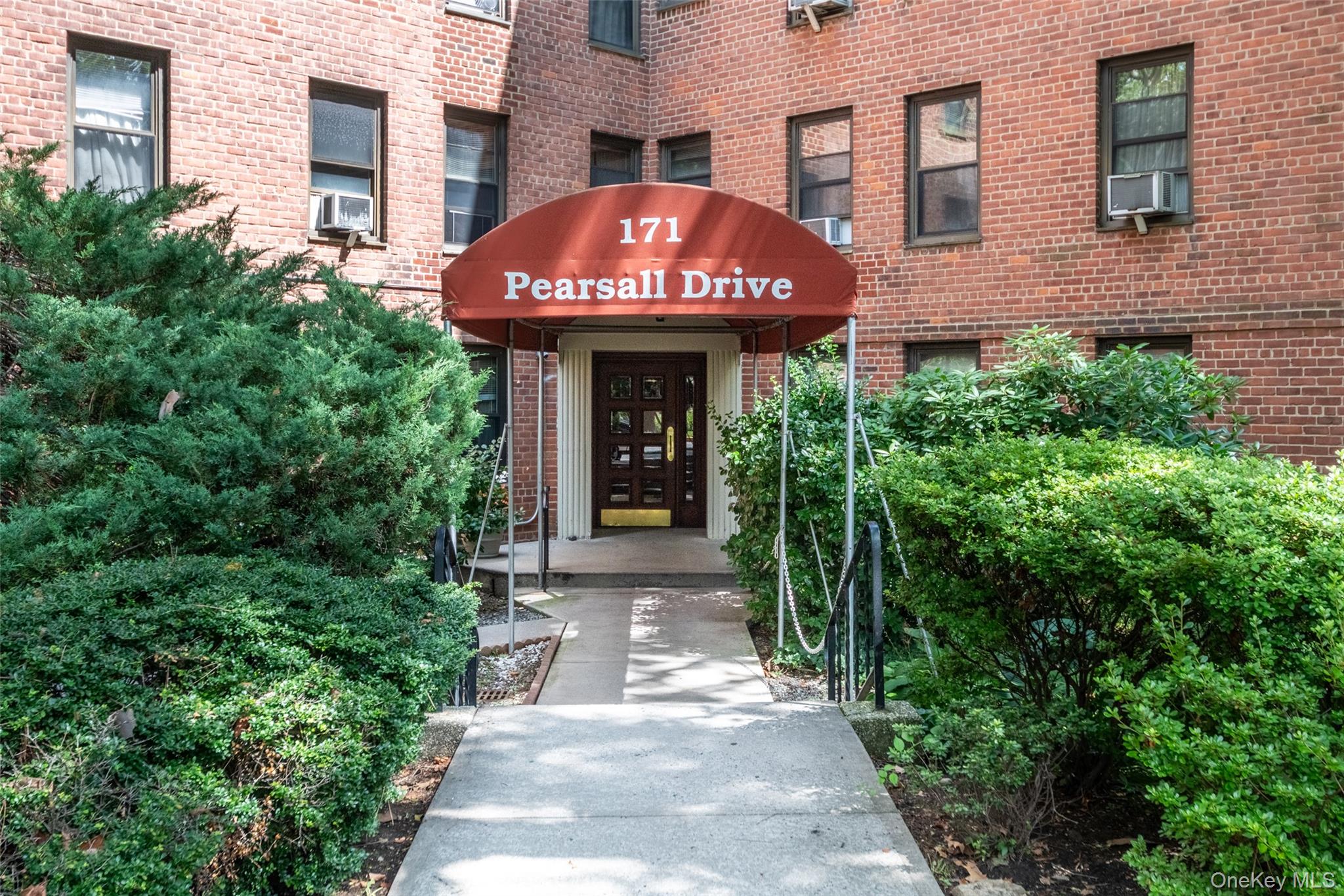 4th image of 171 Pearsall Dr, Mount Vernon, NY 10550