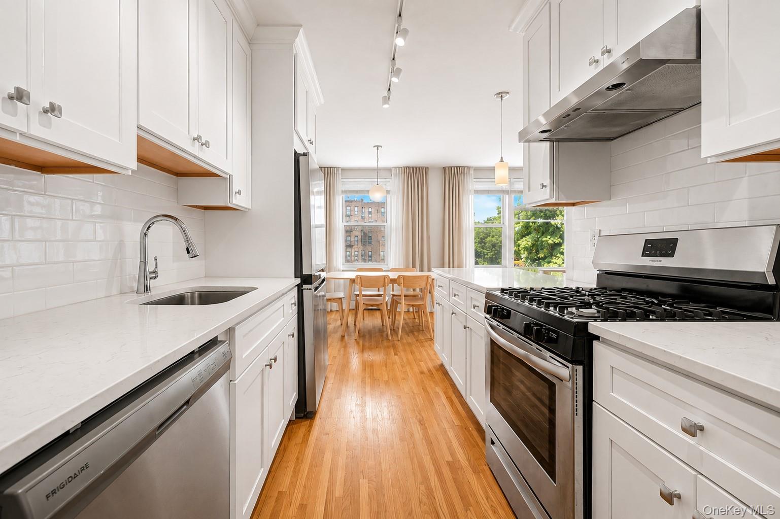 3rd image of 91 Van Cortlandt Ave W #6E, New York, NY 10463 | MLS# 1032967