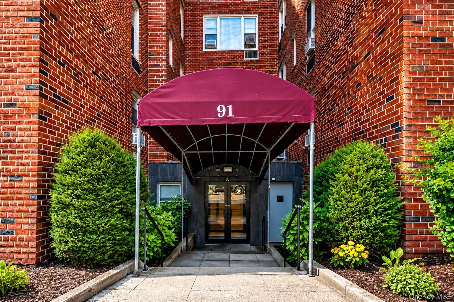 2nd image of 91 Van Cortlandt Ave W, New York, NY 10463