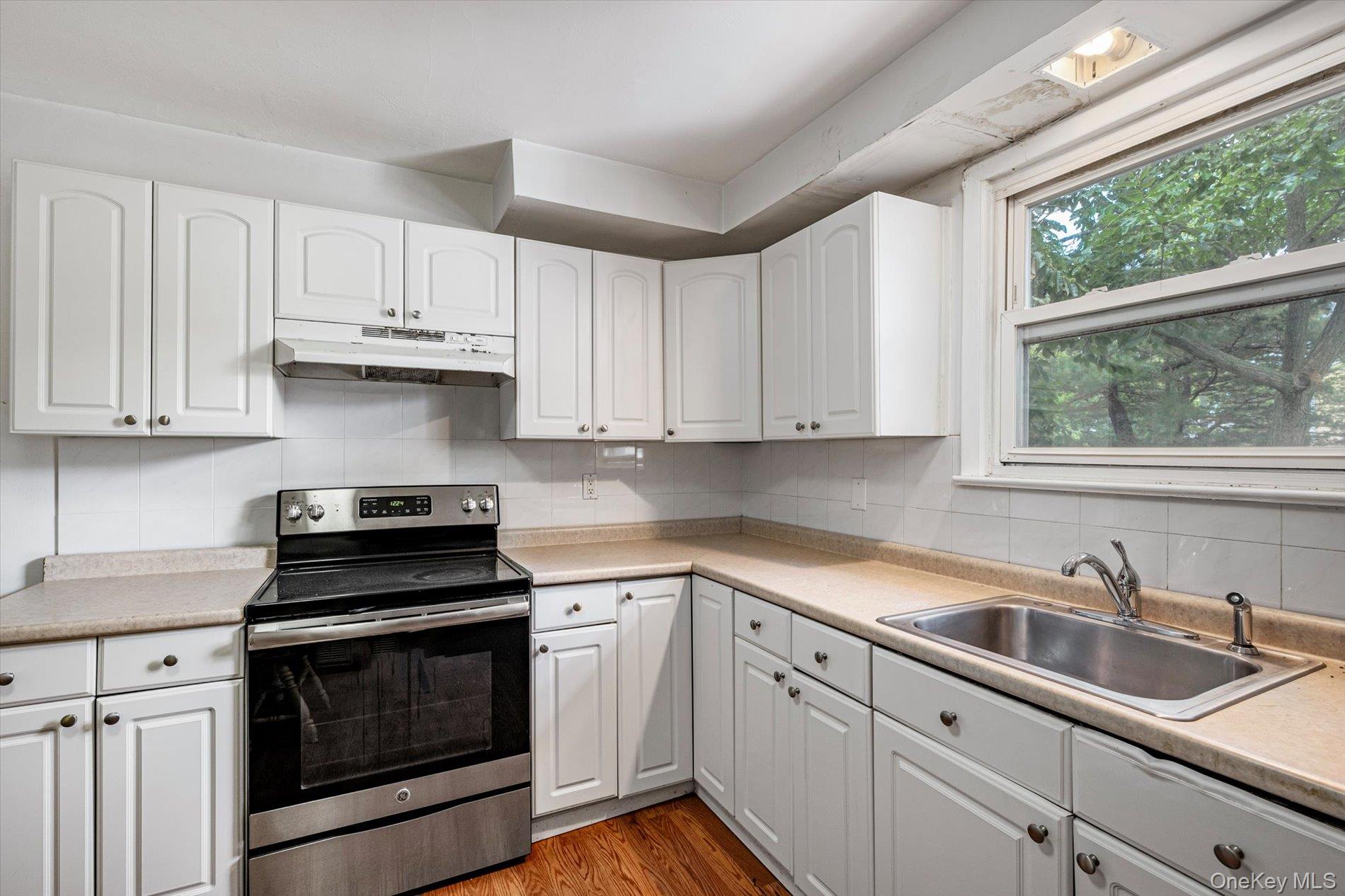 5th image of 307 Old Country Rd, Huntington, NY 11747 | MLS# 1032983