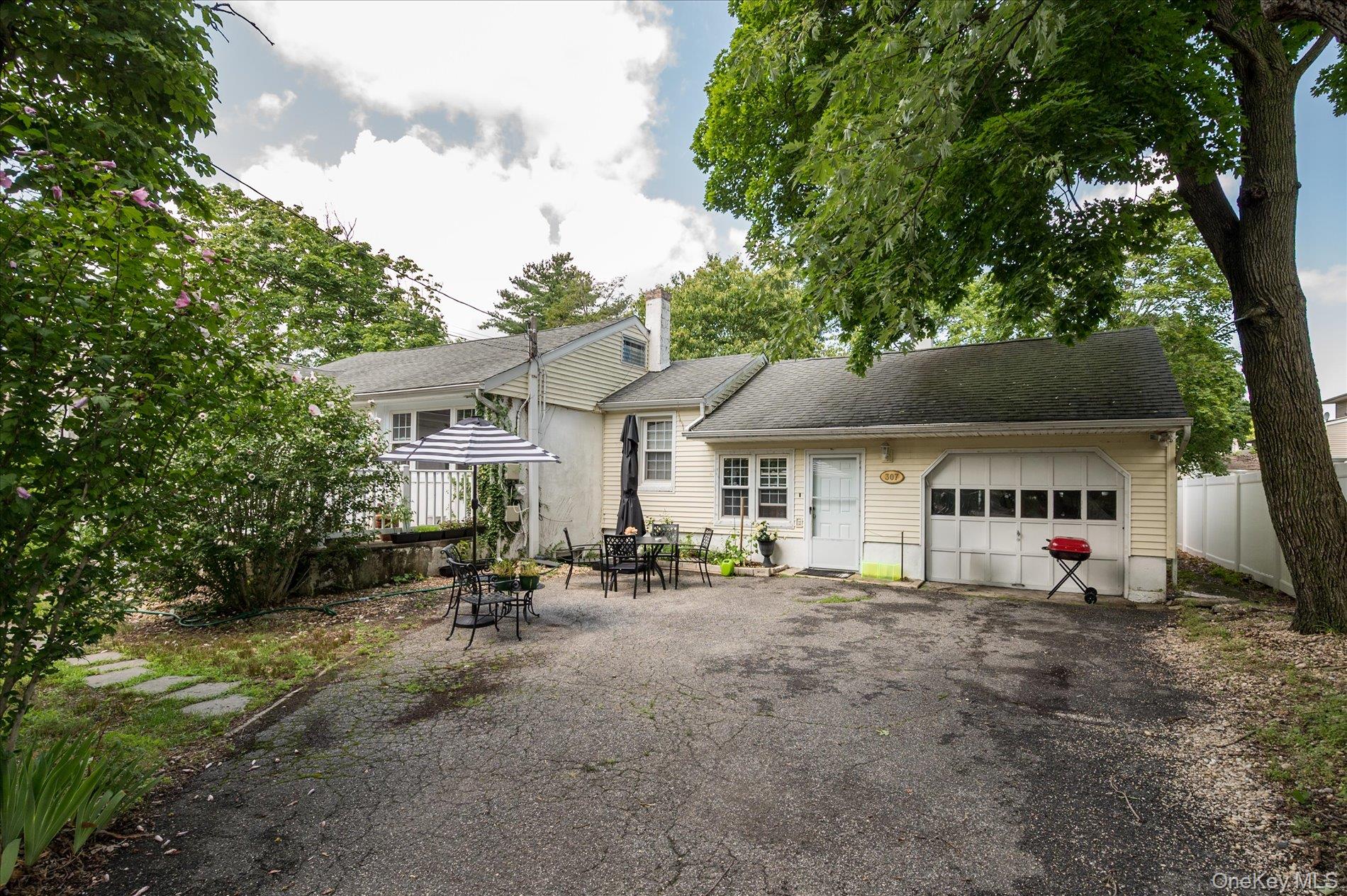 1st image of 307 Old Country Rd, Huntington, NY 11747 | MLS# 1032983