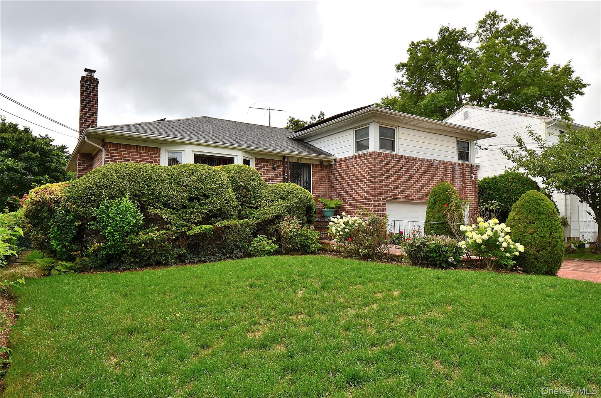 29th image of 786 E Carl Ave, Hempstead, NY 11510 | MLS# 1033017