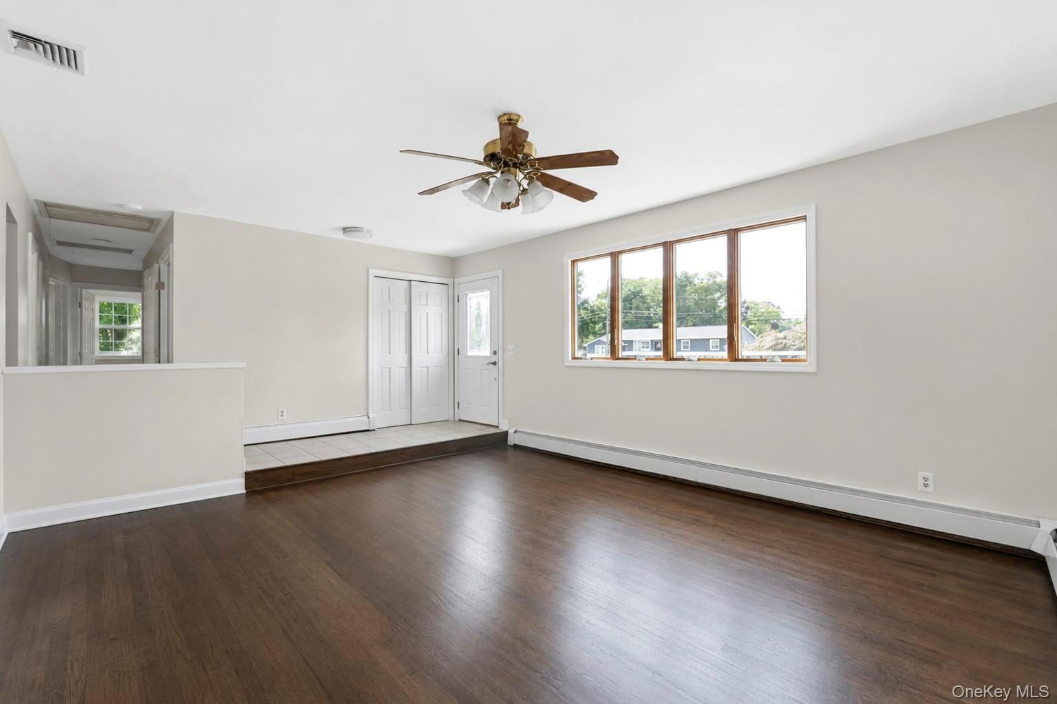 4th image of 10 Aron Dr, Islip, NY 11716 | MLS# 1033026