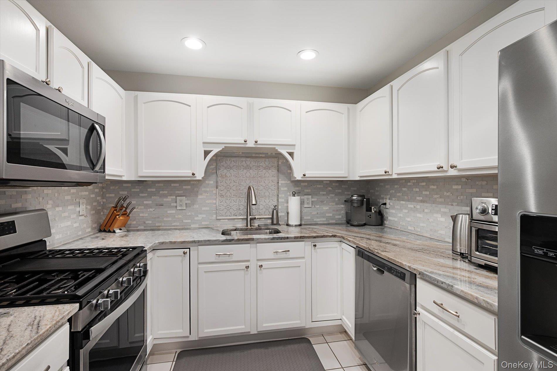 5th image of 1116 Savoy Dr, Huntington, NY 11747 | MLS# 1033034