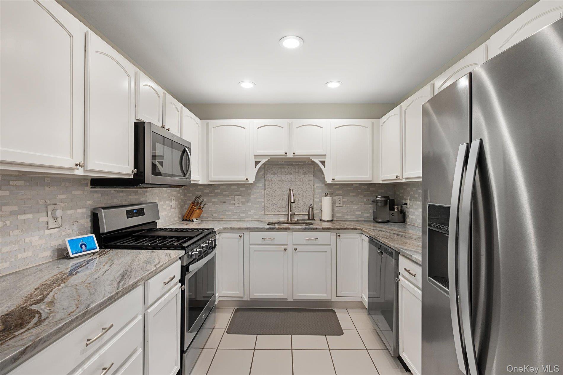 4th image of 1116 Savoy Dr, Huntington, NY 11747 | MLS# 1033034