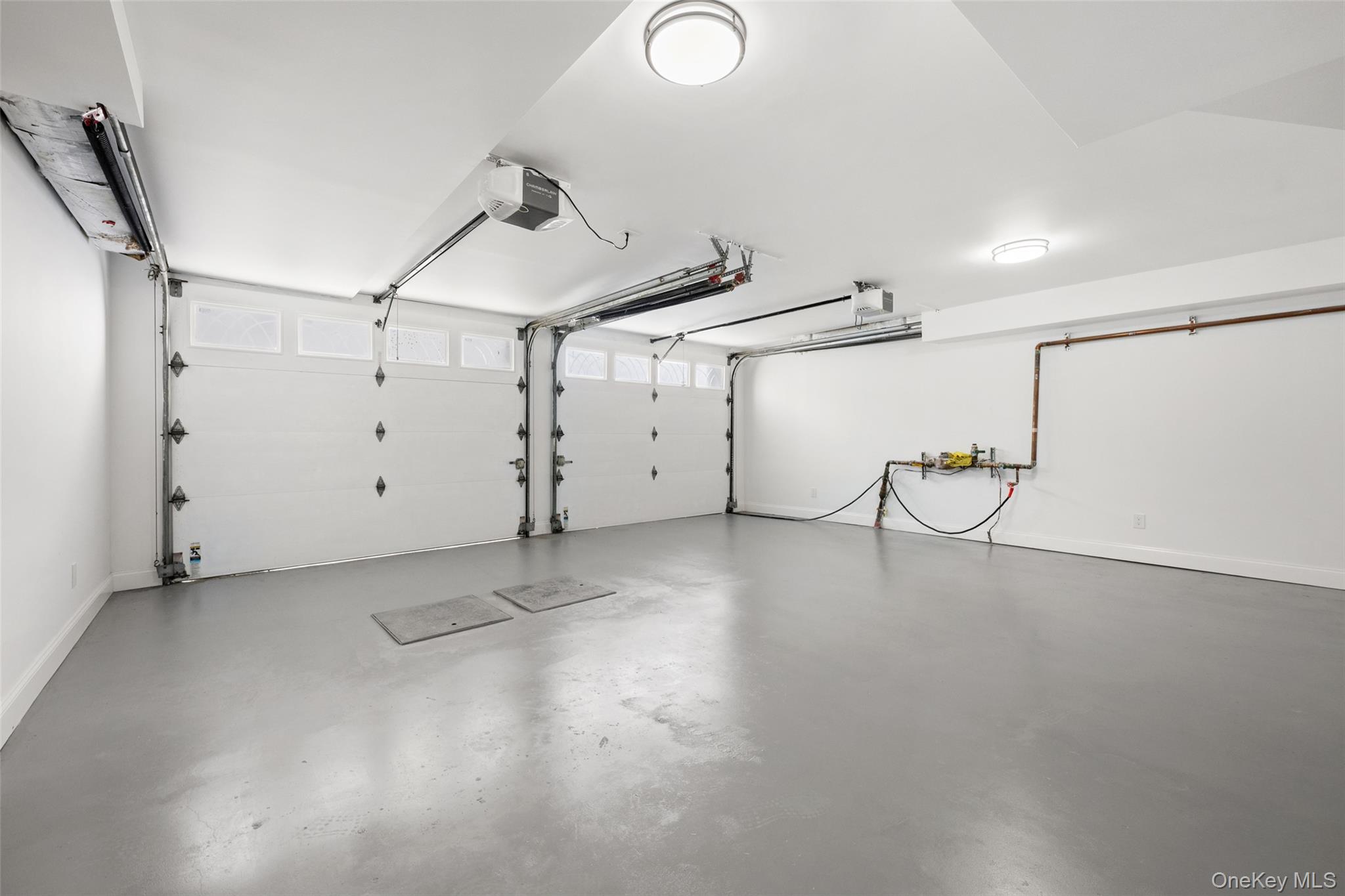 2nd image of 4 Angelas Pl, New York, NY 10465
