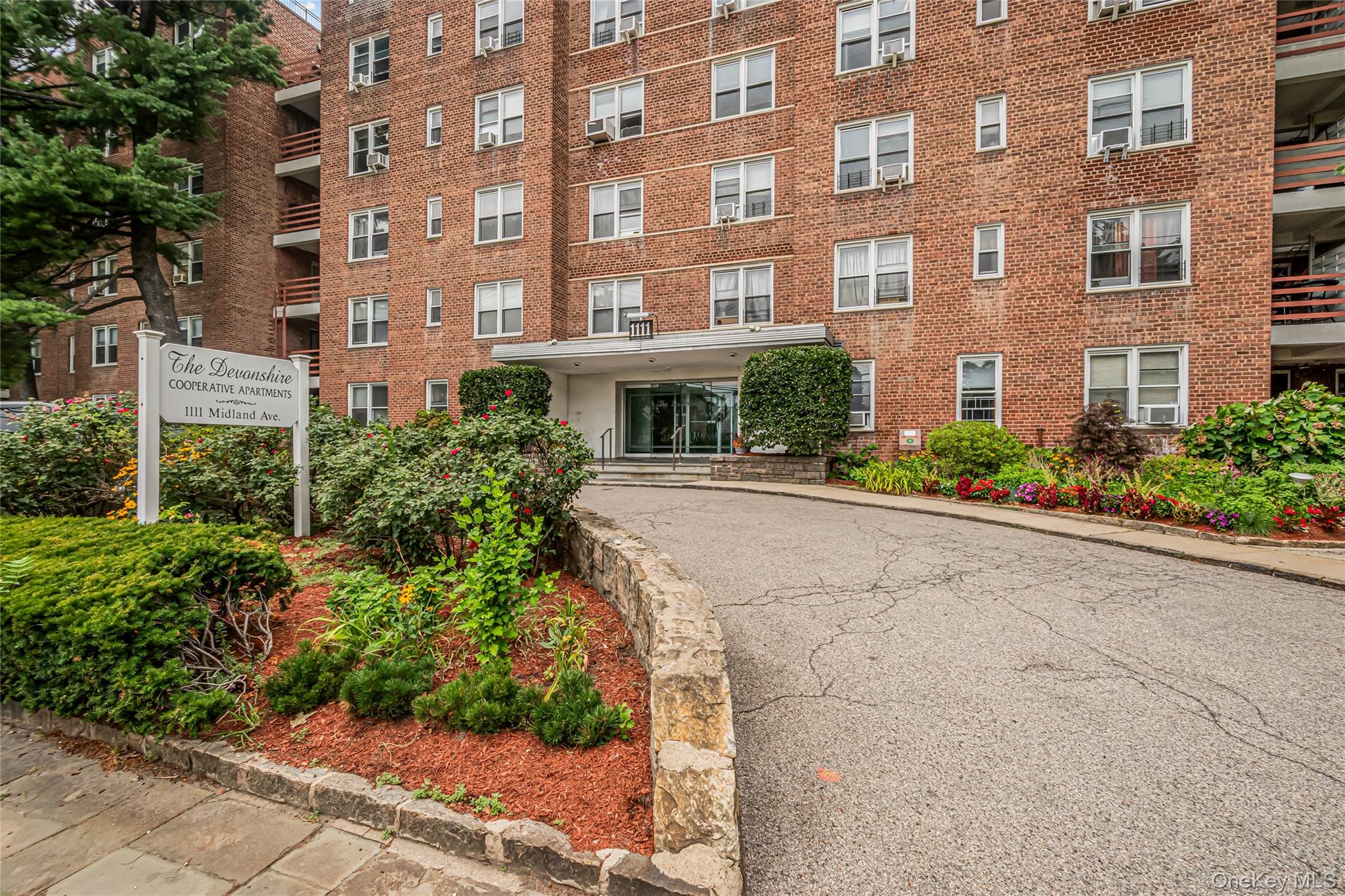 1st image of 1111 Midland Ave #4D, Yonkers, NY 10708 | MLS# 1033090