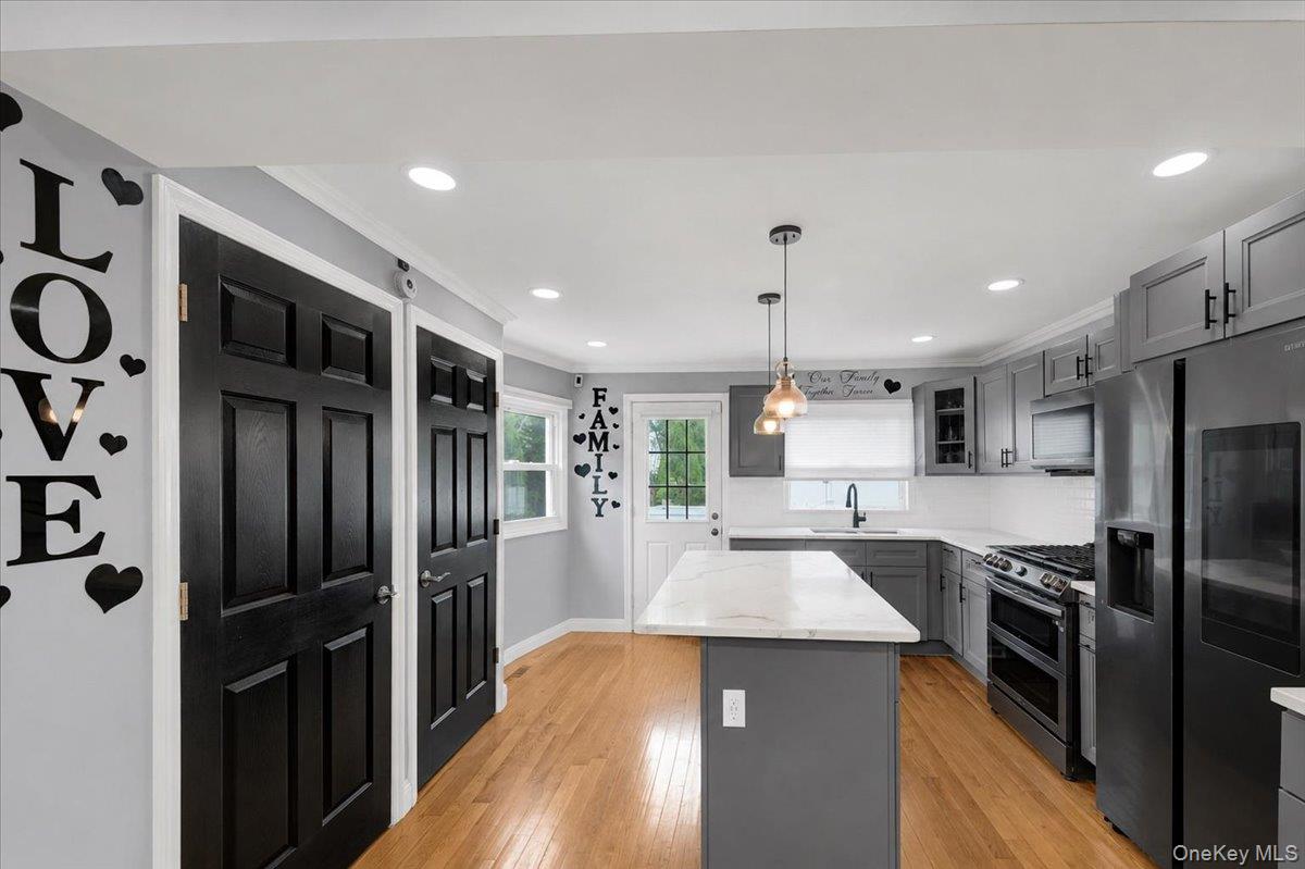 5th image of 2565 Westervelt Ave, New York, NY 10469 | MLS# 1033098