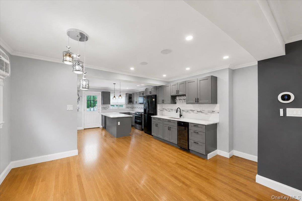 2nd image of 2565 Westervelt Ave, New York, NY 10469 | MLS# 1033098
