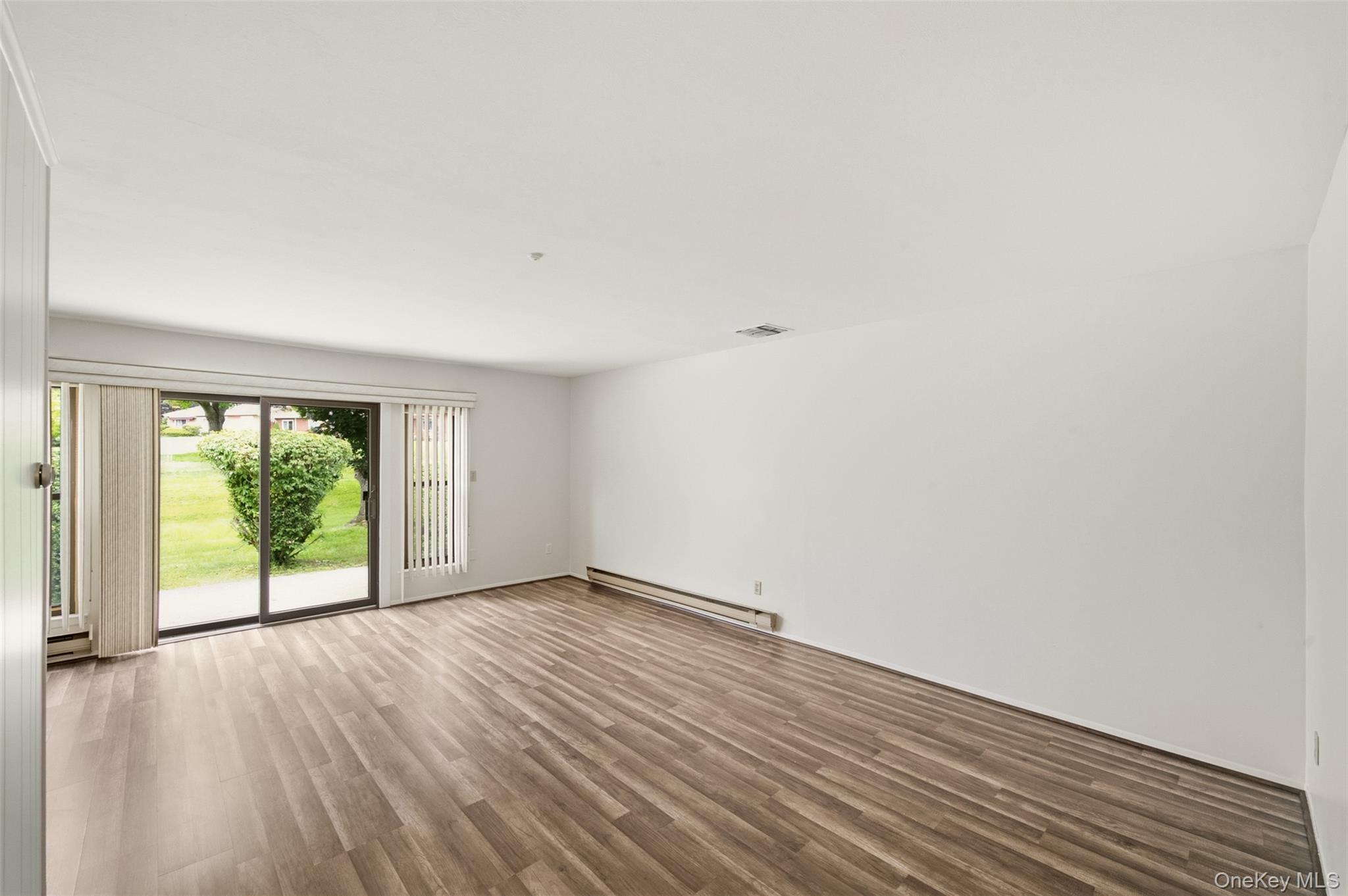 3rd image of 1006 Cabot Path, Smithtown, NY 11780 | MLS# 1033101