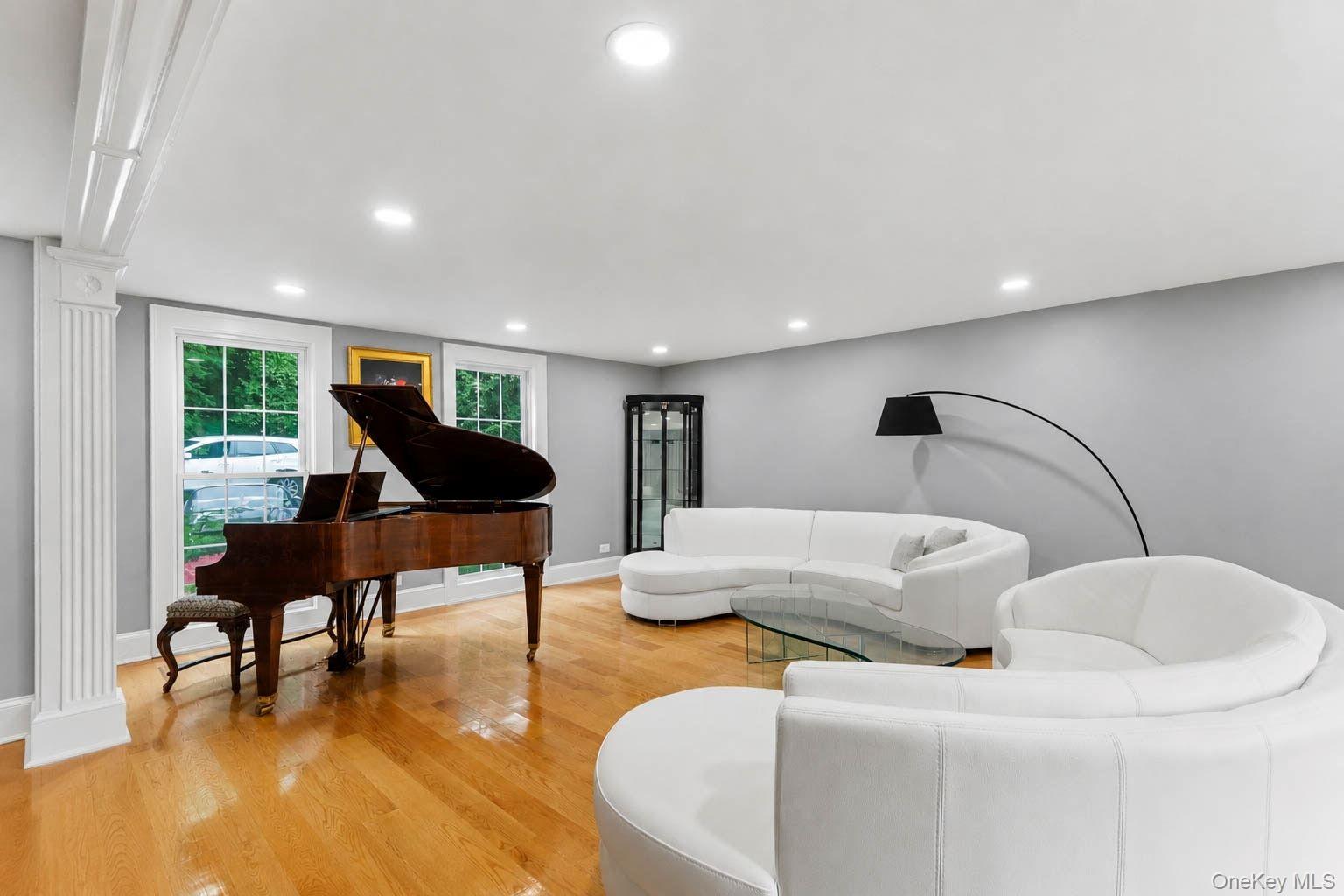 4th image of 450 Oyster Bay Rd, Oyster Bay, NY 11560 | MLS# 1033116