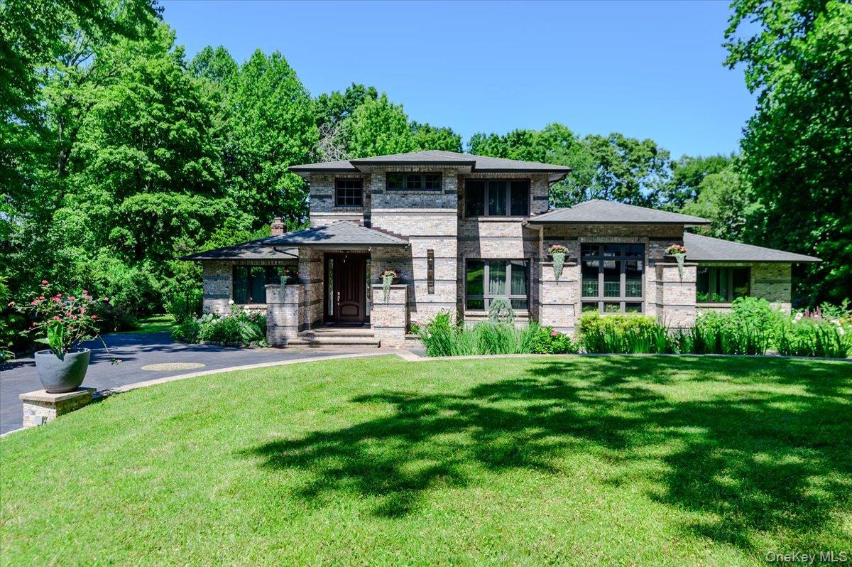 2nd image of 5 Jacquelyn Ct, Huntington, NY 11746 | MLS# 1033127