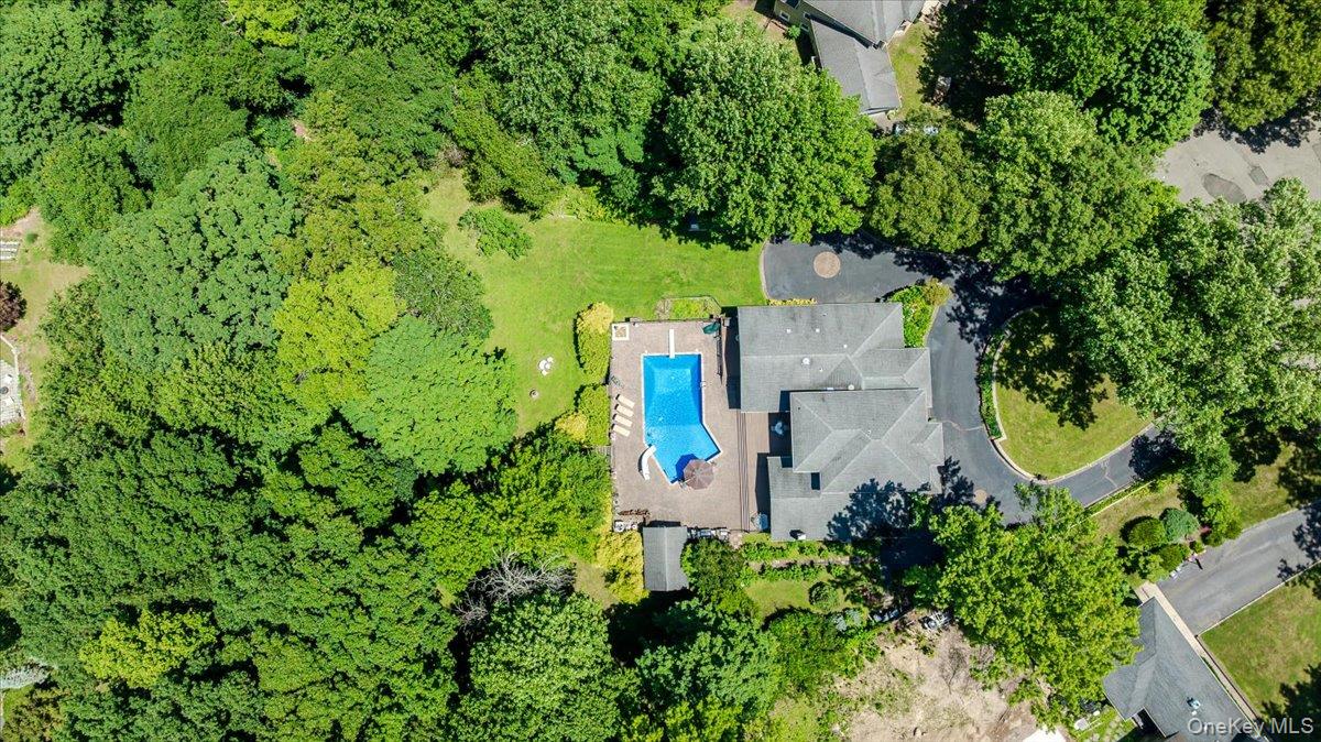 1st image of 5 Jacquelyn Ct, Huntington, NY 11746 | MLS# 1033127