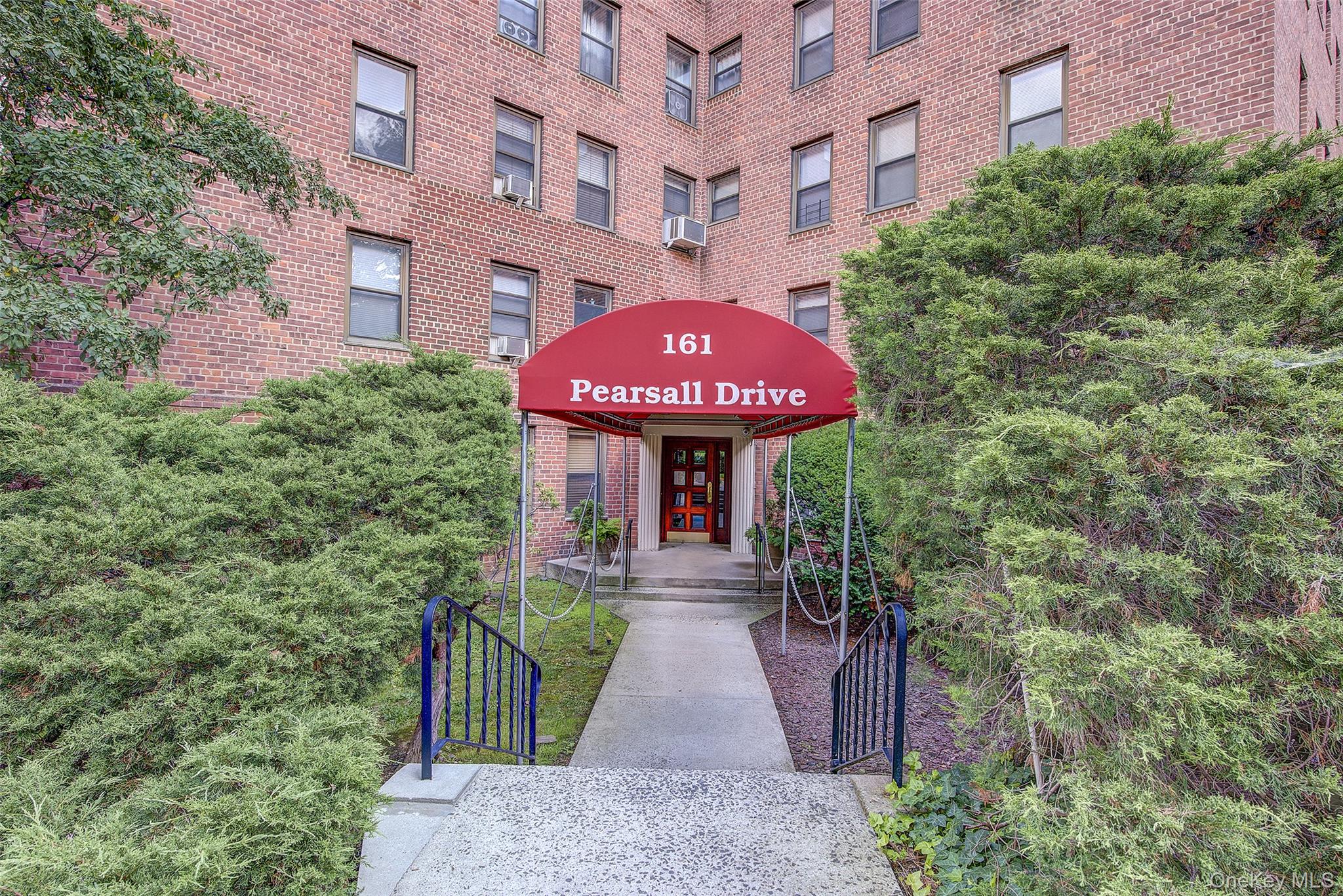 2nd image of 161 Pearsall Dr, Mount Vernon, NY 10552