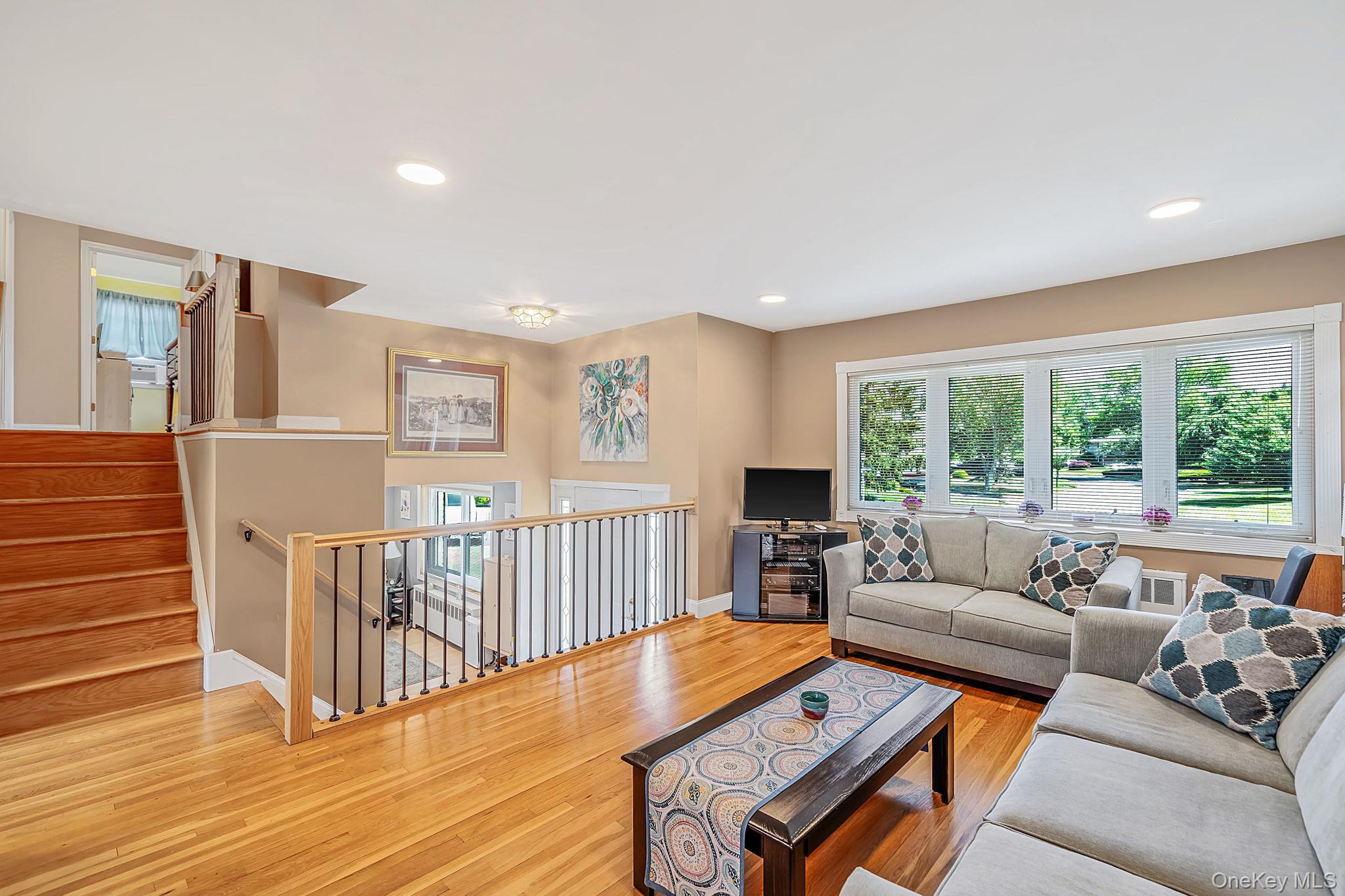 4th image of 18 Brocton Ln, Smithtown, NY 11754 | MLS# 1033237