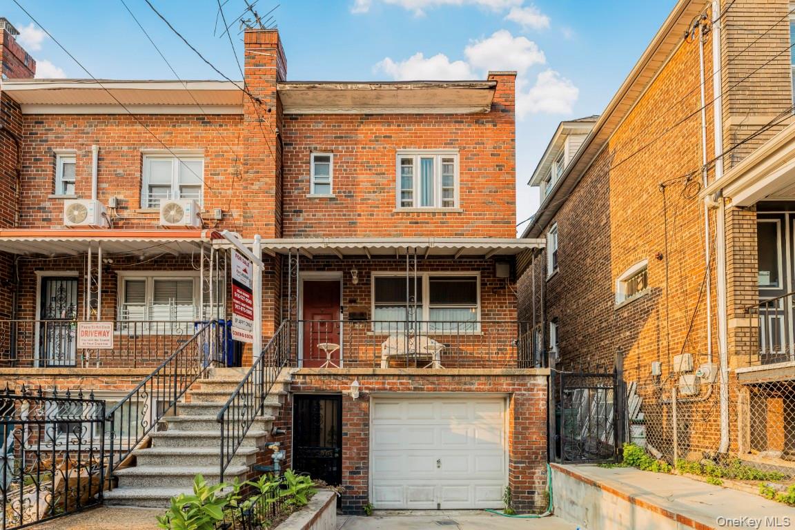 2nd image of 725 E 230th St, New York, NY 10466 | MLS# 1033263