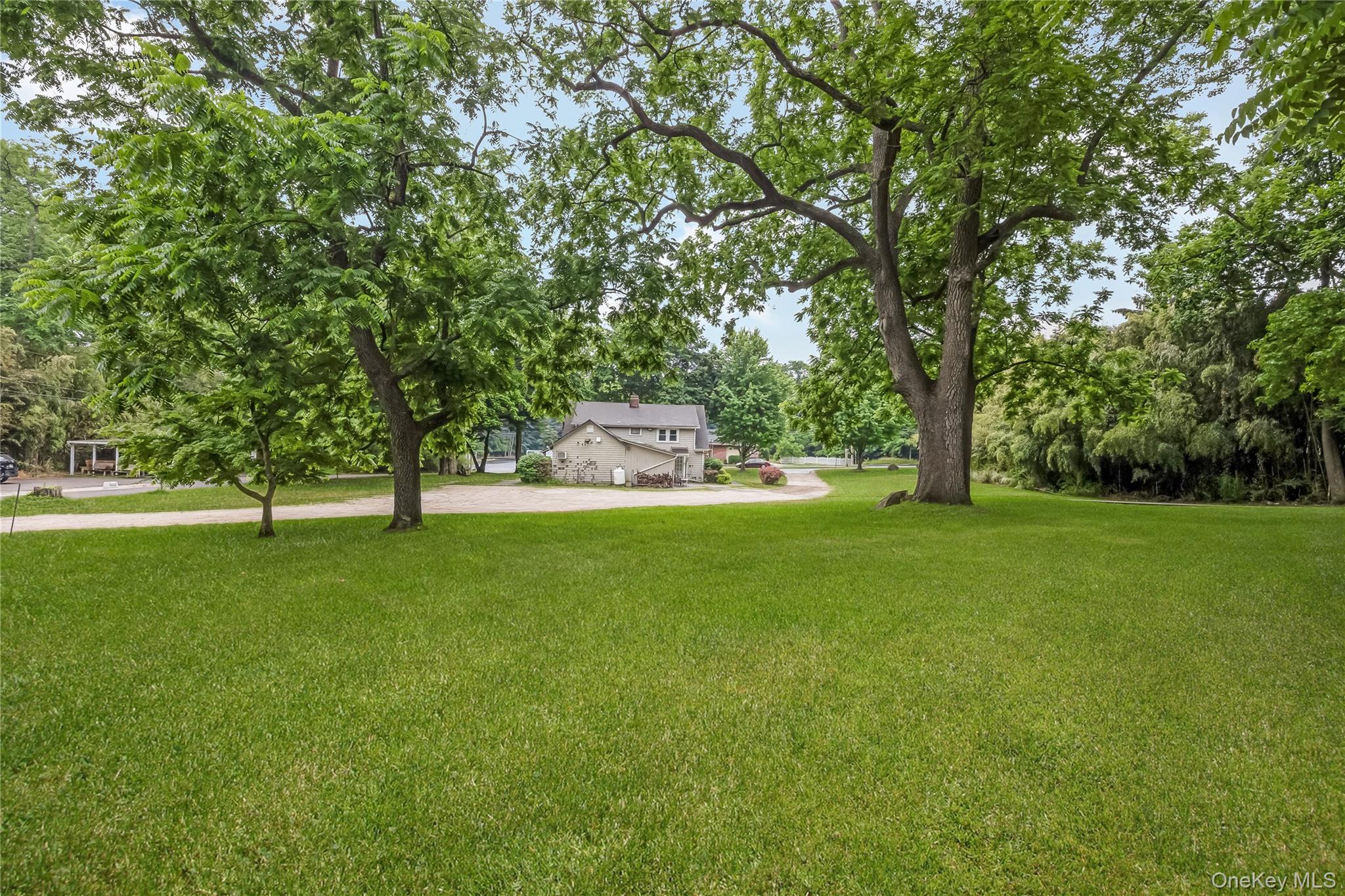 4th image of 645 Middle Country Rd, Brookhaven, NY 11953 | MLS# 1033309
