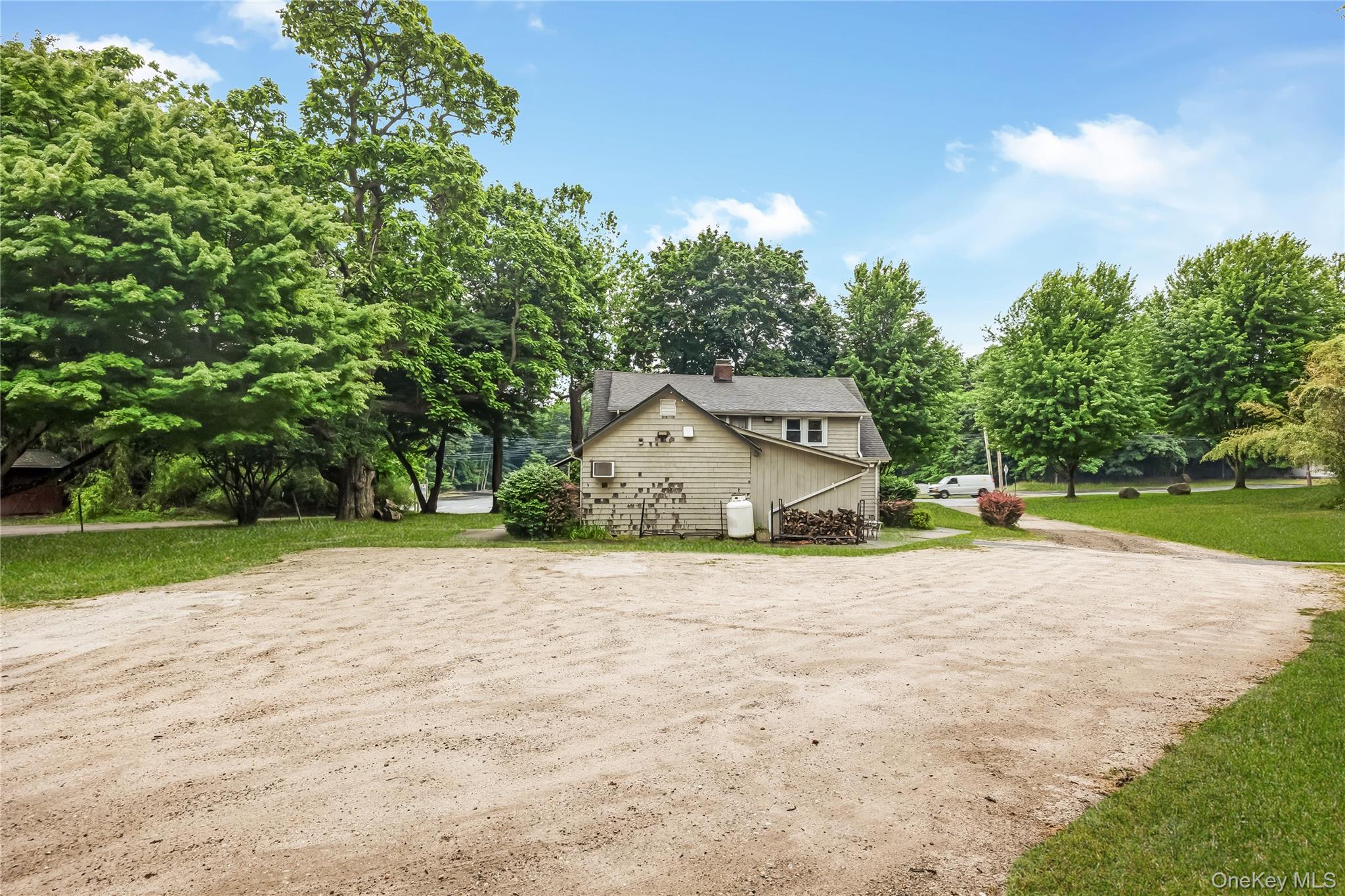 3rd image of 645 Middle Country Rd, Brookhaven, NY 11953 | MLS# 1033309