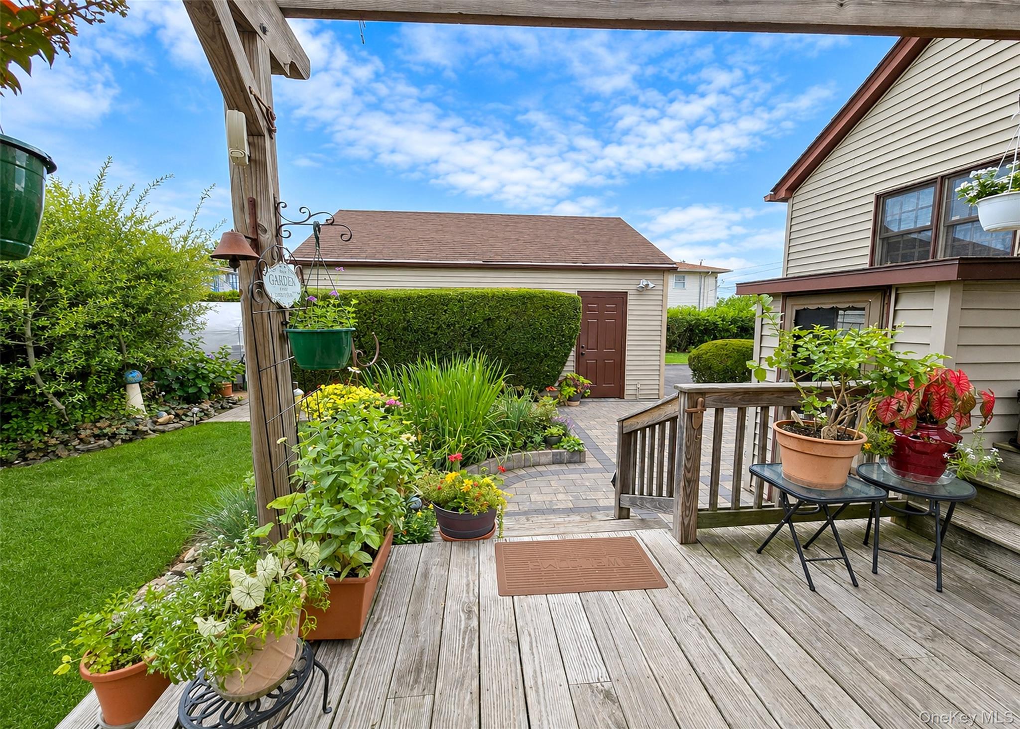 29th image of 823 5th St, West Babylon, NY 11704 | MLS# 1033328