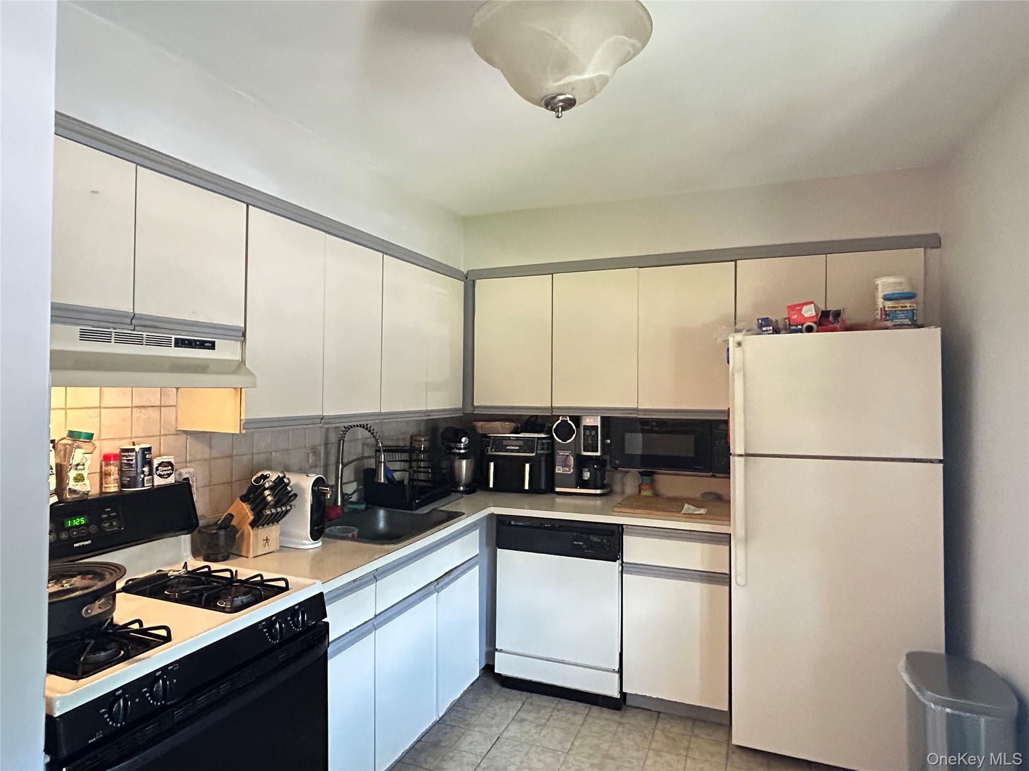 3rd image of 18 Cedar Ct #18, Brookhaven, NY 11784 | MLS# 1033338