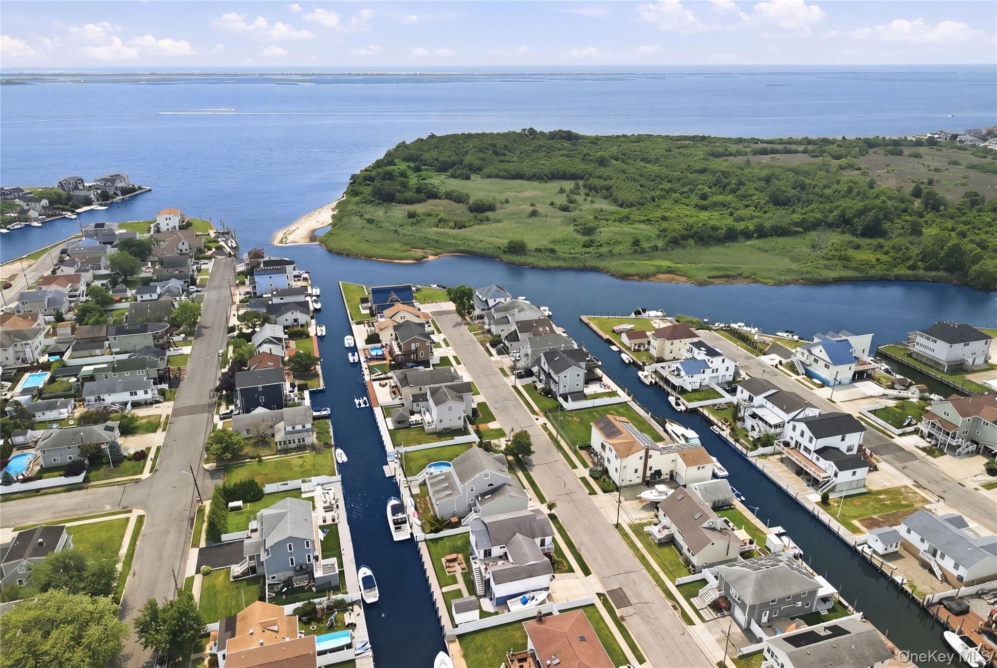 42nd image of 905 S 6th St, Babylon, NY 11757 | MLS# 1033421