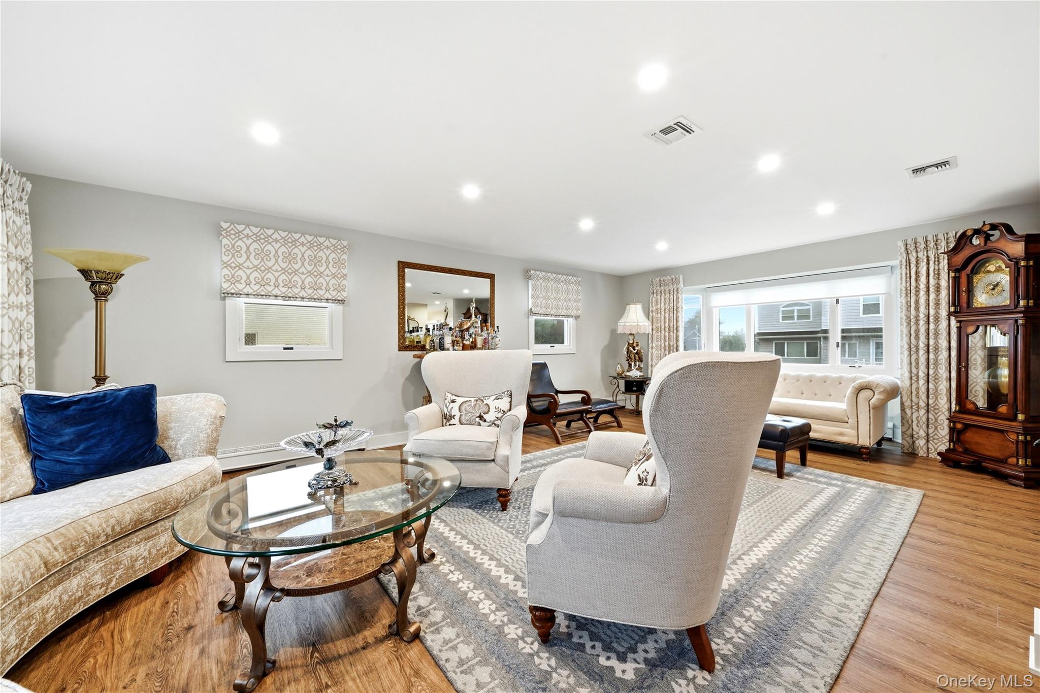 4th image of 905 S 6Th St, Babylon, NY 11757 | MLS# 1033421