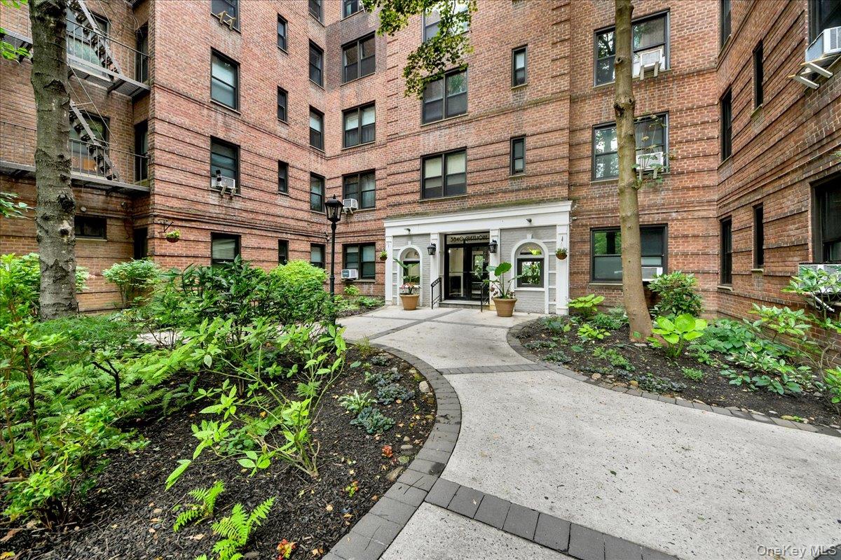 2nd image of 3840 Greystone Ave, New York, NY 10463