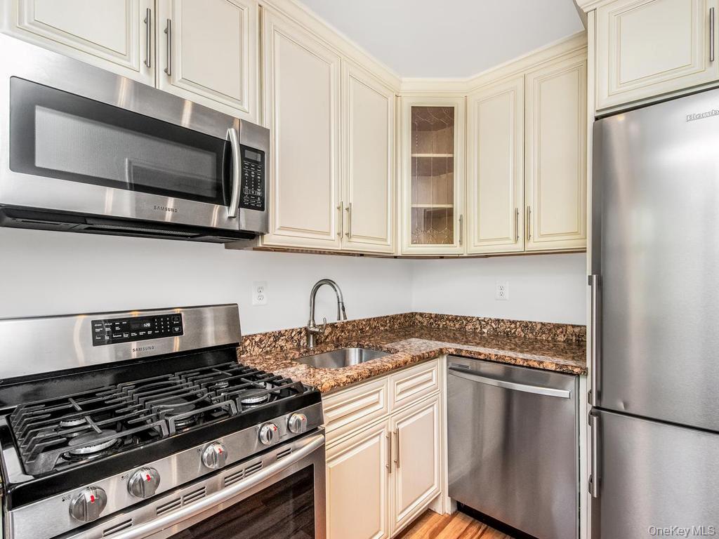 5th image of 4705 Henry Hudson Pkwy W, New York, NY 10471