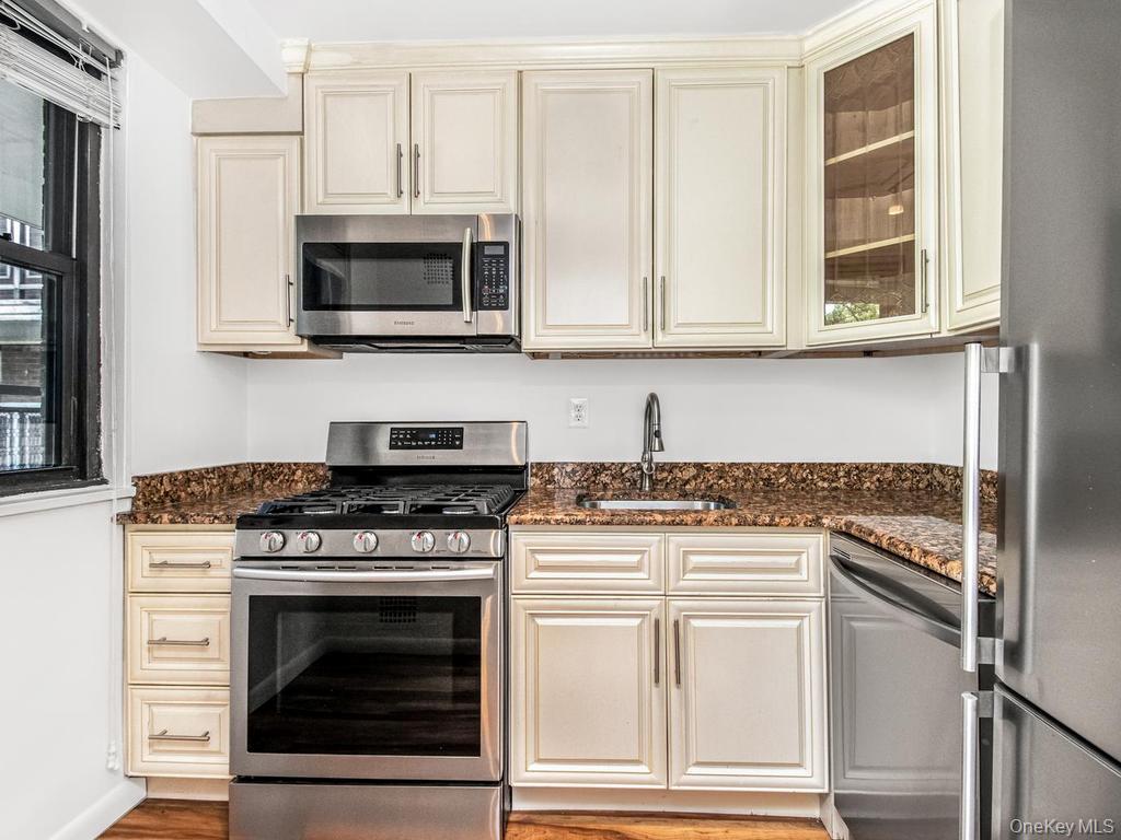4th image of 4705 Henry Hudson Pkwy W, New York, NY 10471