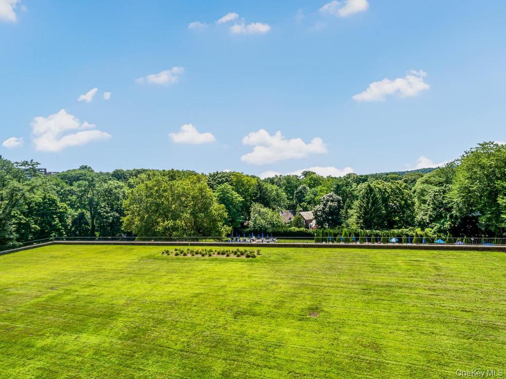 3rd image of 4705 Henry Hudson Pkwy W, New York, NY 10471