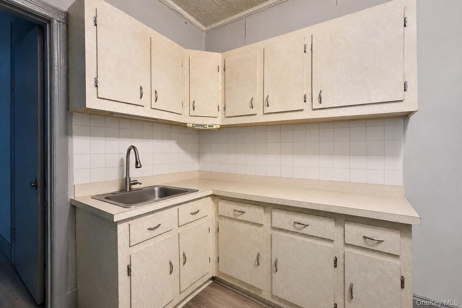 4th image of 236 Schaefer St, New York, NY 11207 | MLS# 1033450