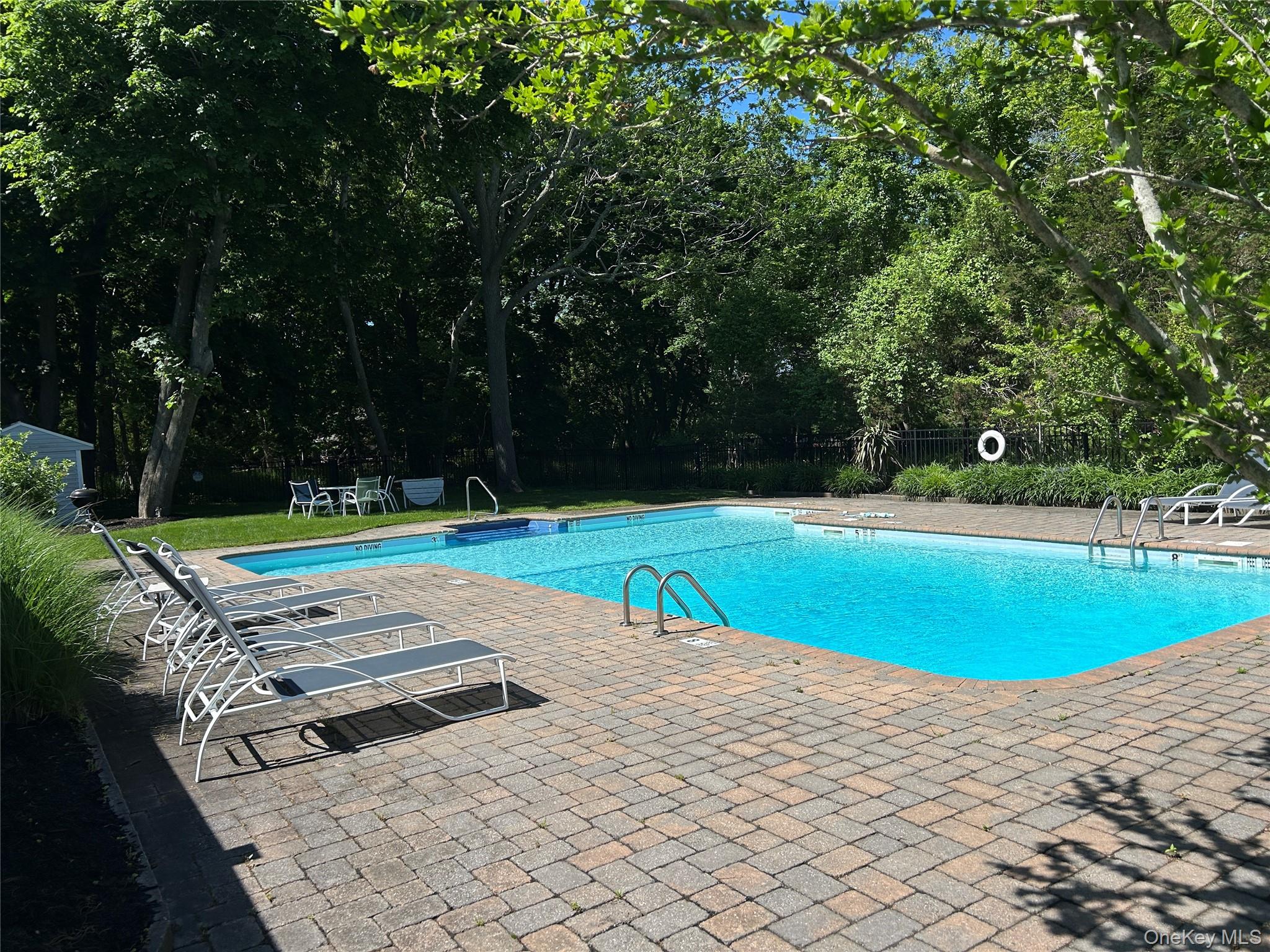 2nd image of 43 Brushy Neck Ln, Southampton, NY 11977