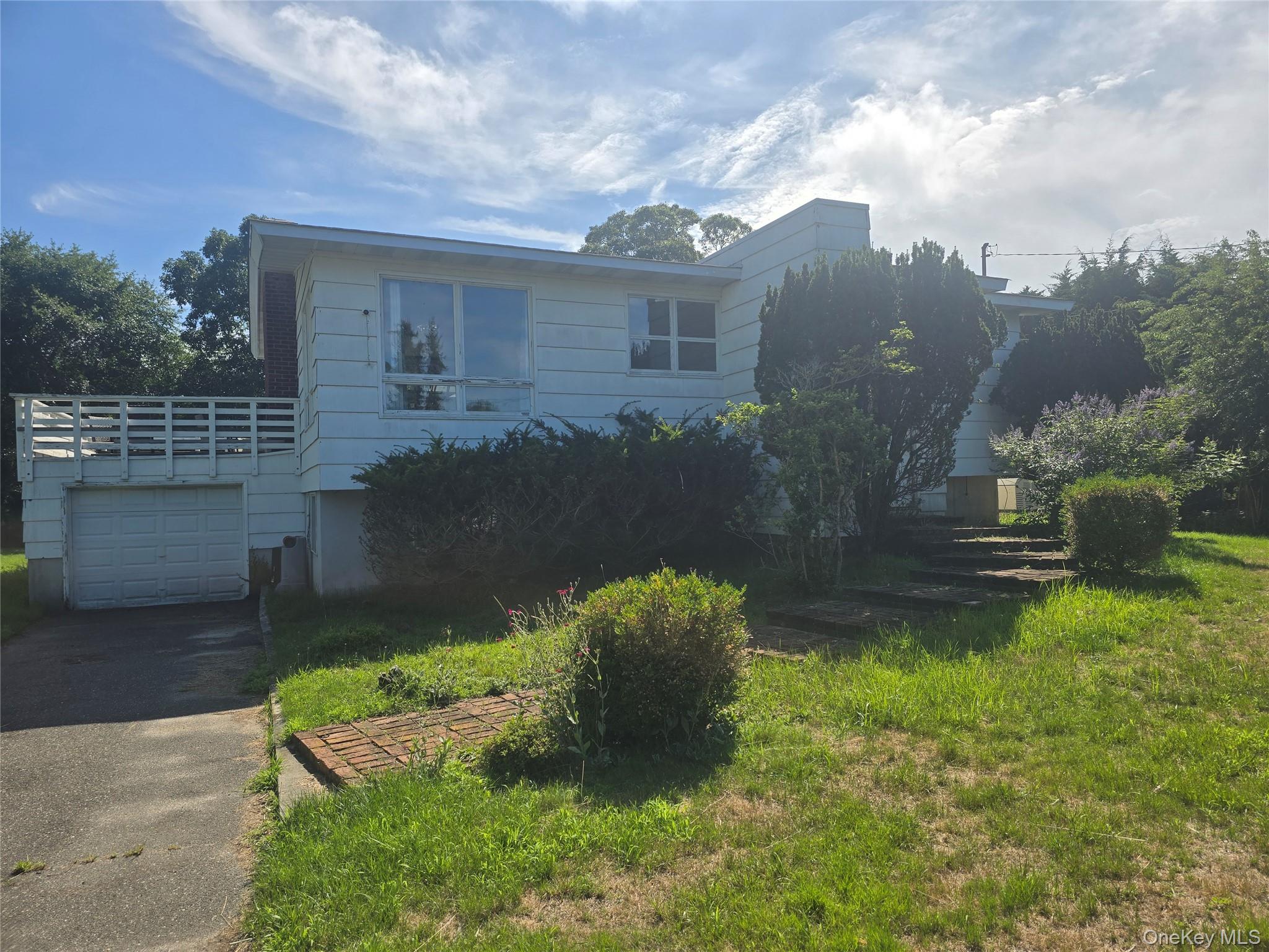 2nd image of 14 Walker Ct, Southampton, NY 11942 | MLS# 1033626