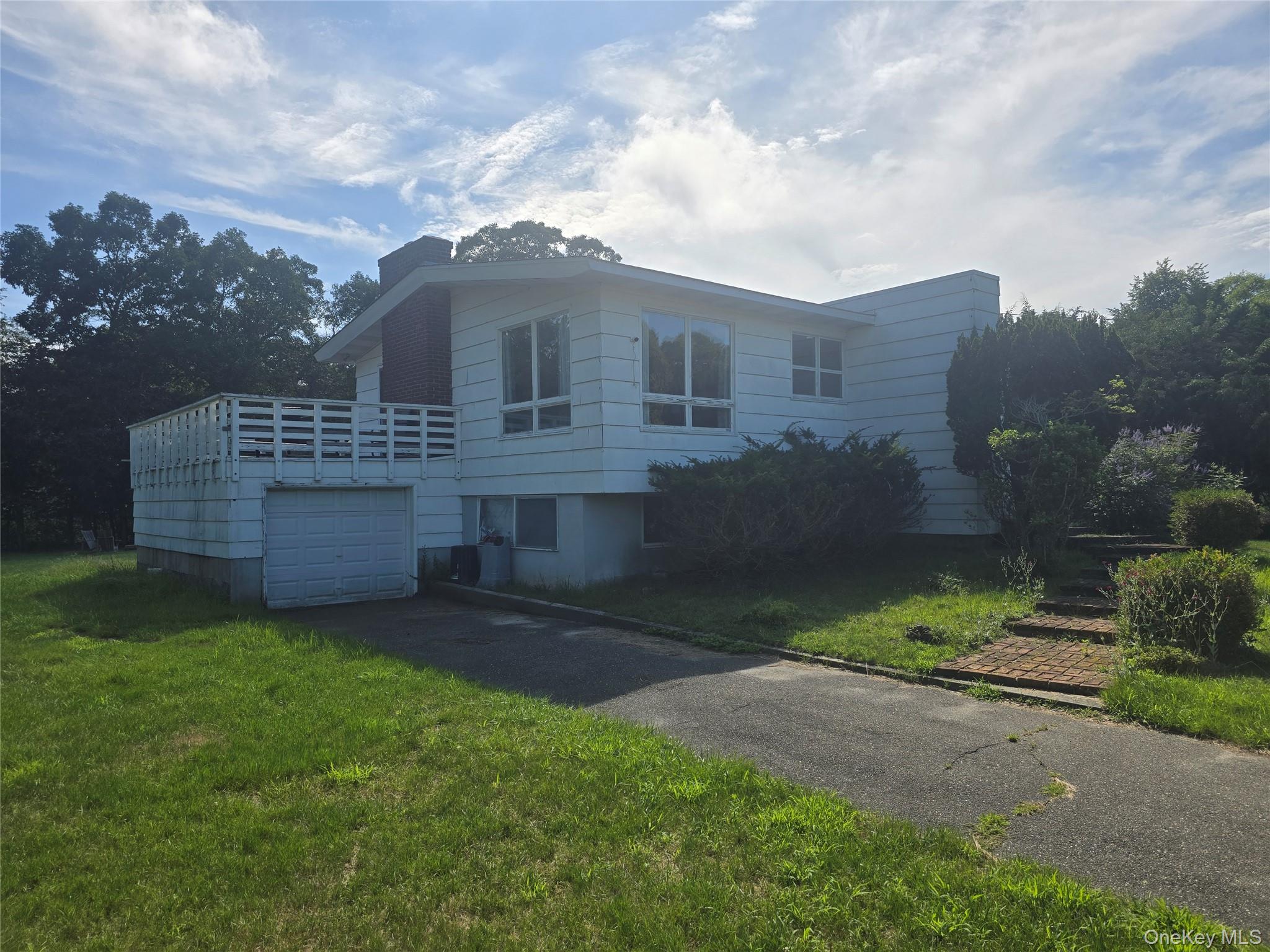 1st image of 14 Walker Ct, Southampton, NY 11942 | MLS# 1033626
