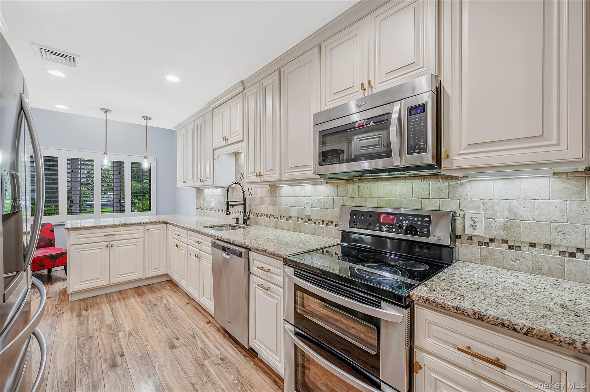 4th image of 5 Jeremy Cir, Smithtown, NY 11767 | MLS# 1033652