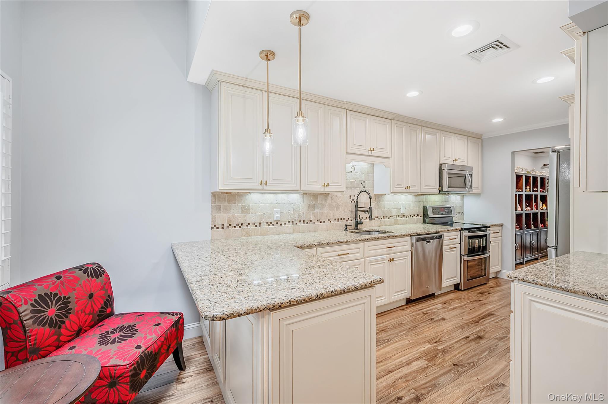 5th image of 5 Jeremy Cir, Smithtown, NY 11767 | MLS# 1033652