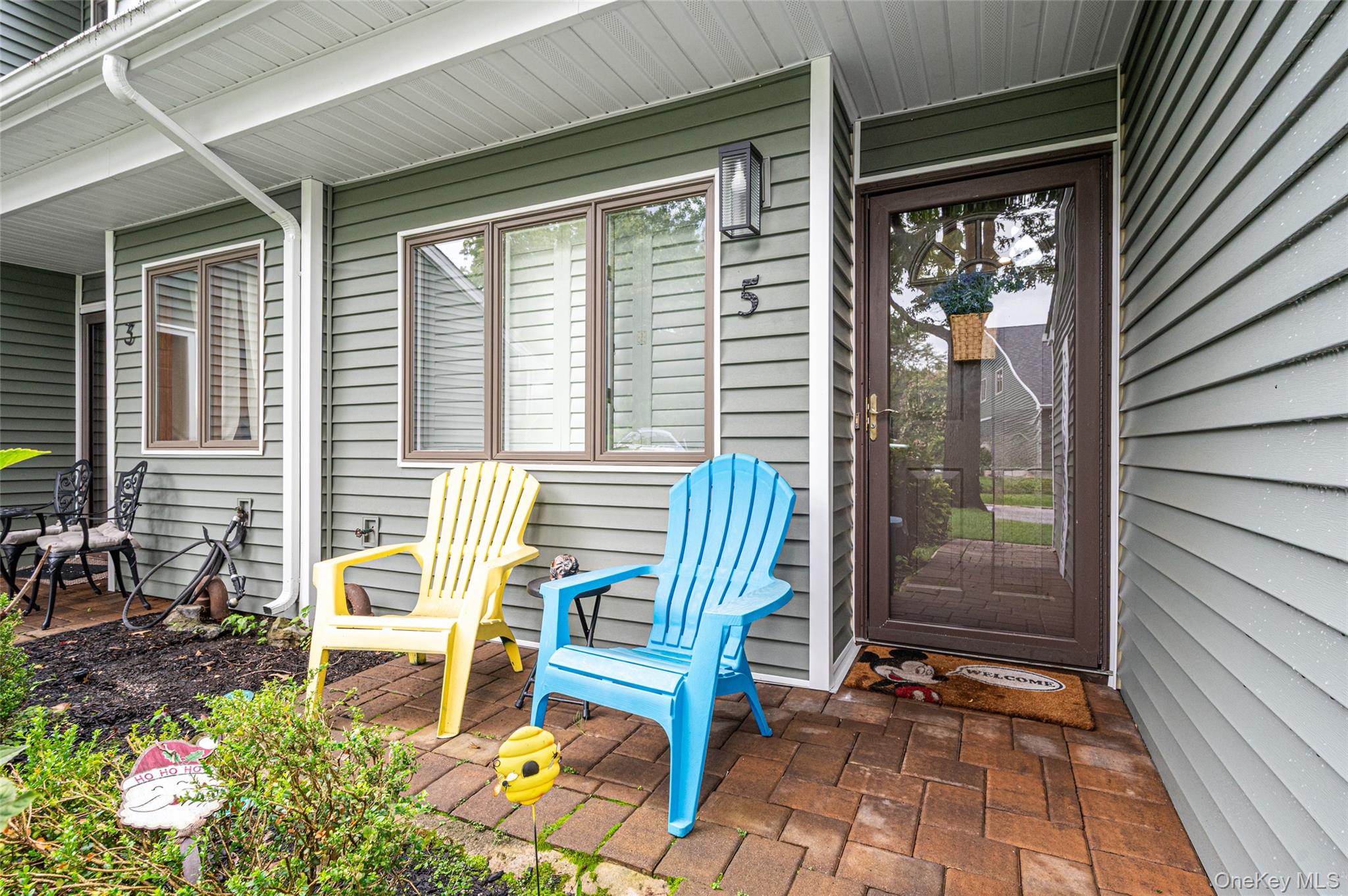 2nd image of 5 Jeremy Cir, Smithtown, NY 11767 | MLS# 1033652