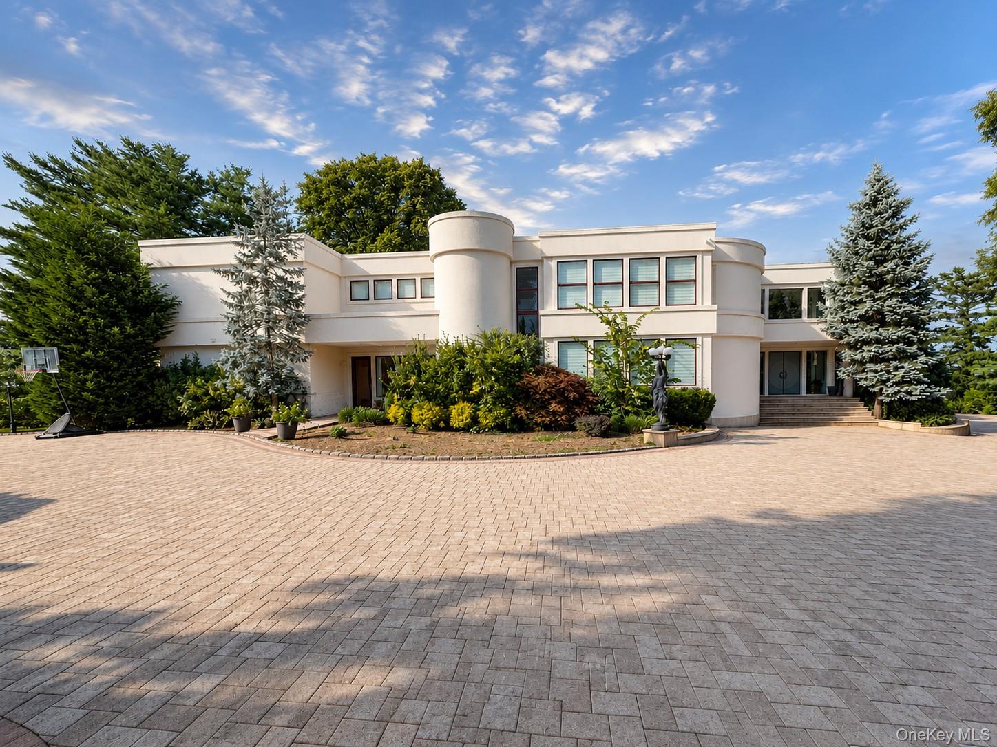 1st image of 9 Dock Ln, North Hempstead, NY 11024 | MLS# 1033689