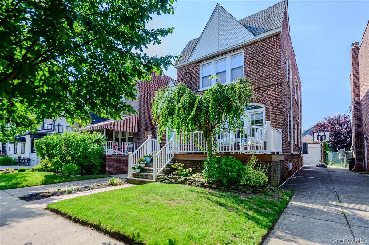 1st image of 516 W Market St, Long Beach, NY 11561 | MLS# 1033697