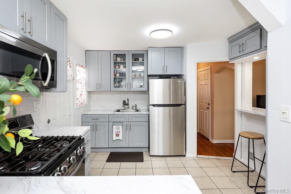 5th image of 7 Catherine Ct, Hempstead, NY 11003 | MLS# 1033732