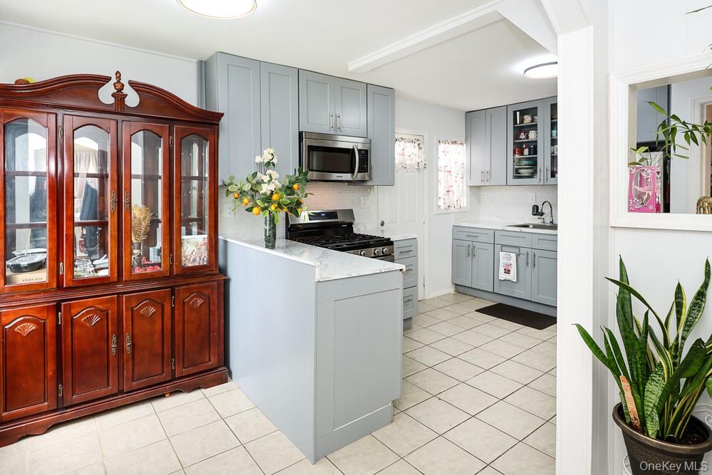 3rd image of 7 Catherine Ct, Hempstead, NY 11003 | MLS# 1033732